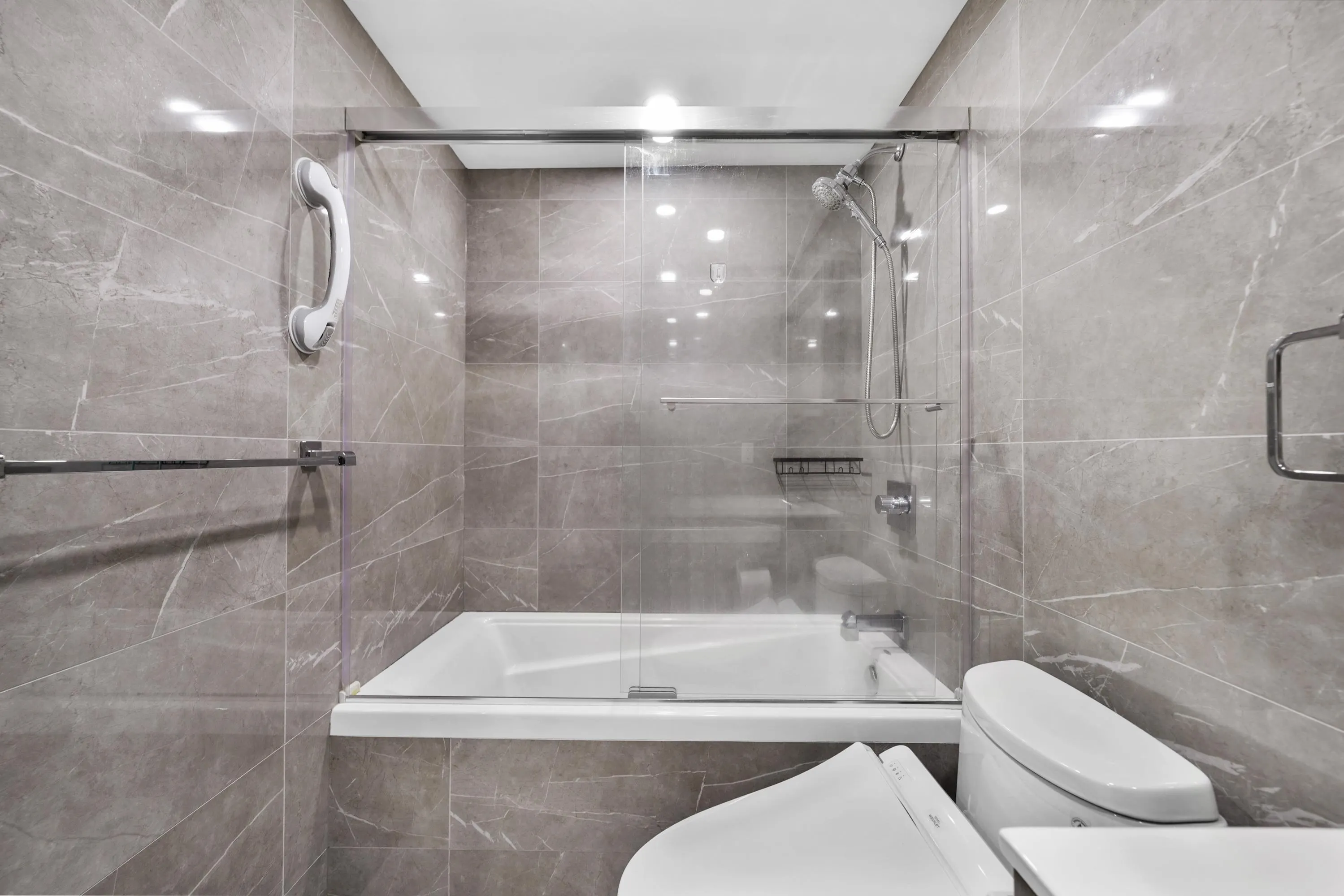 2507 689 Abbott Street