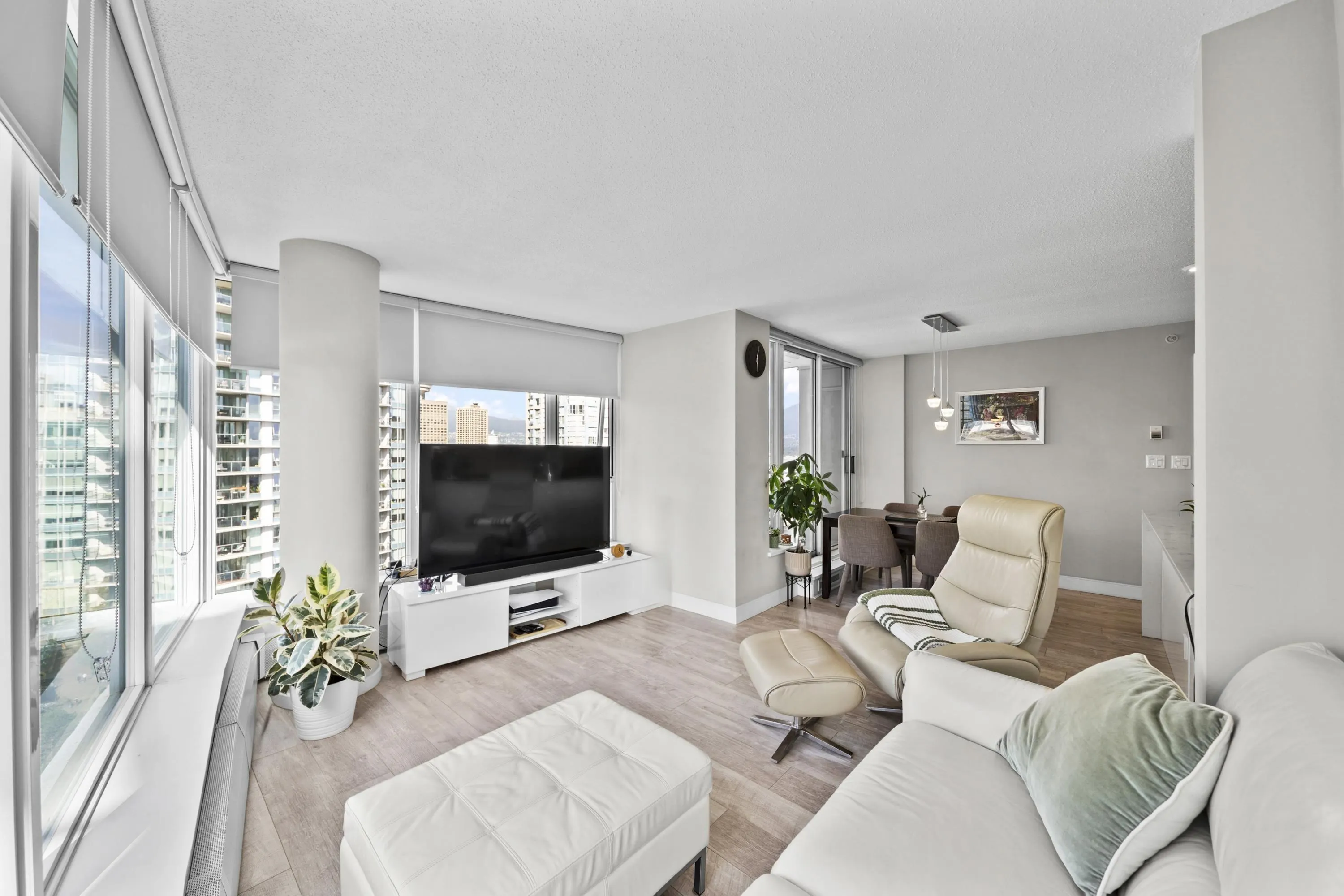 2507 689 Abbott Street