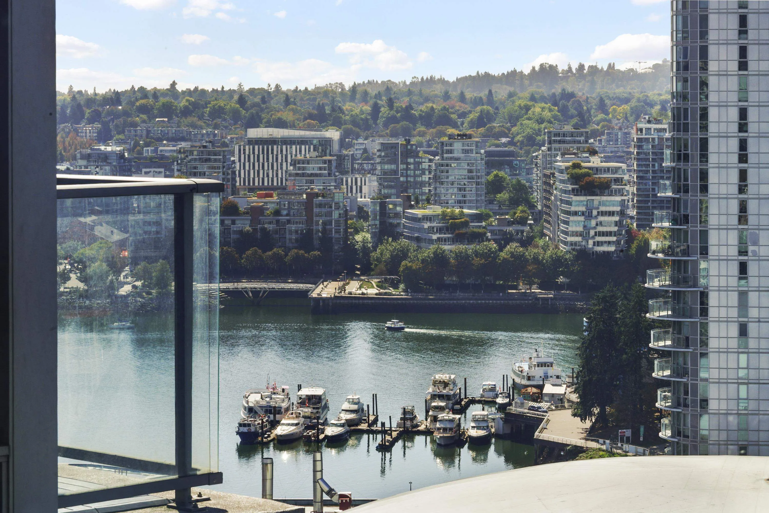 2507 689 Abbott Street