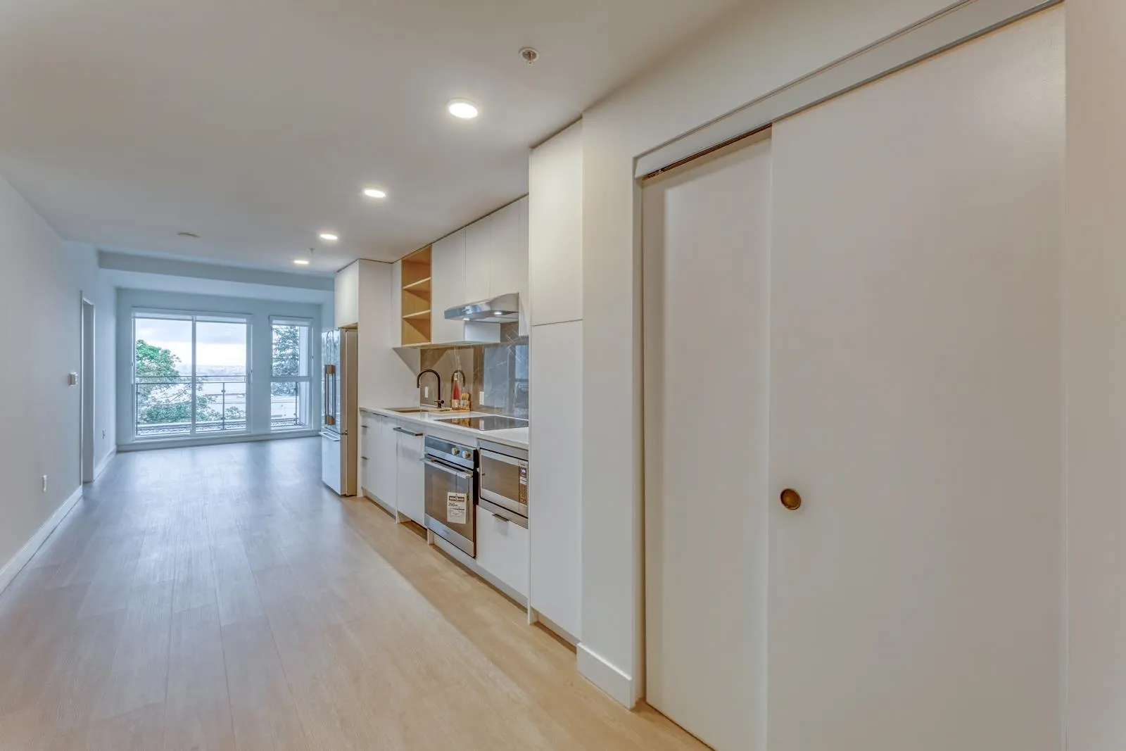 557 422 E 3rd Street