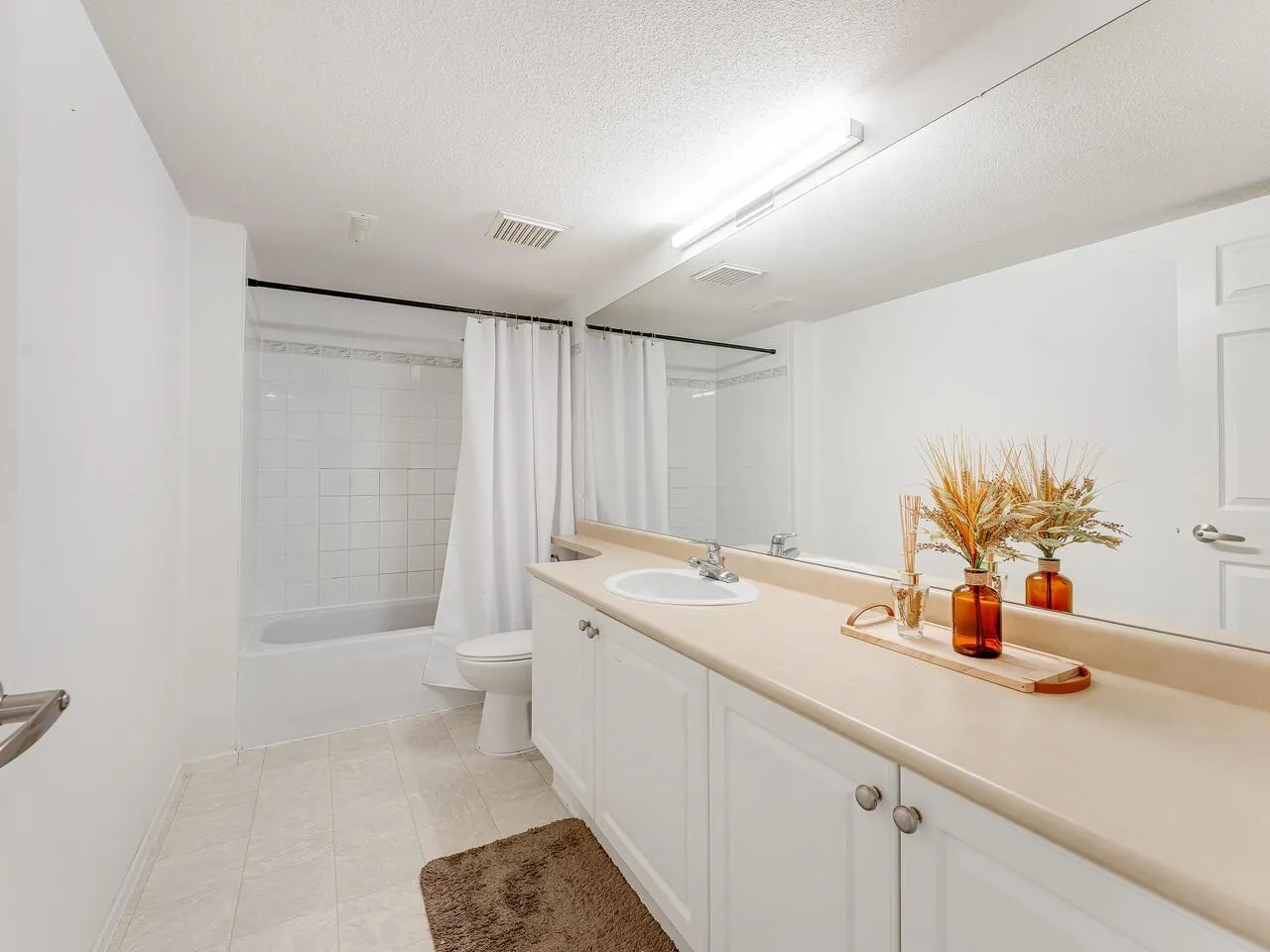1668 Plateau Crescent