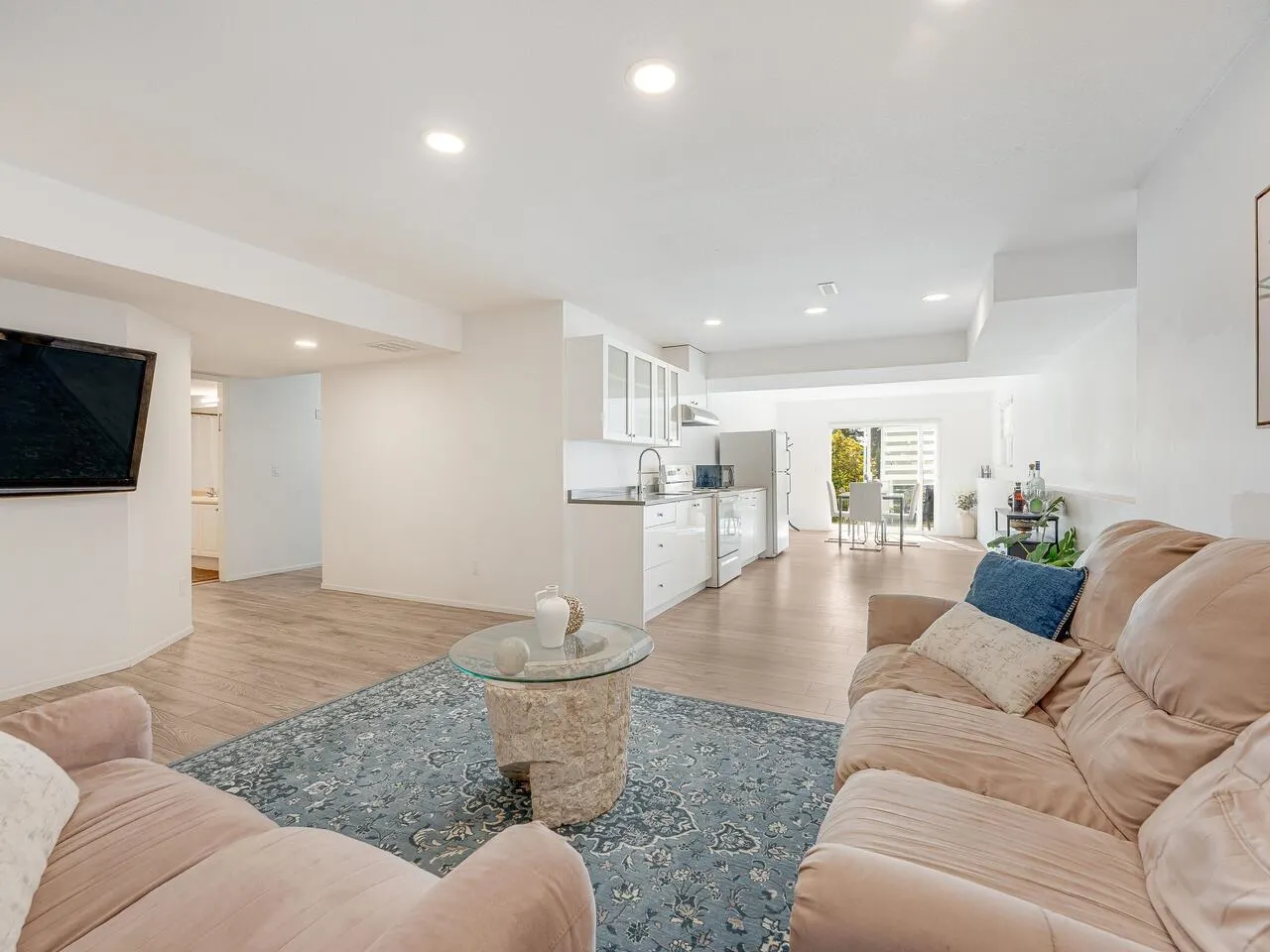 1668 Plateau Crescent