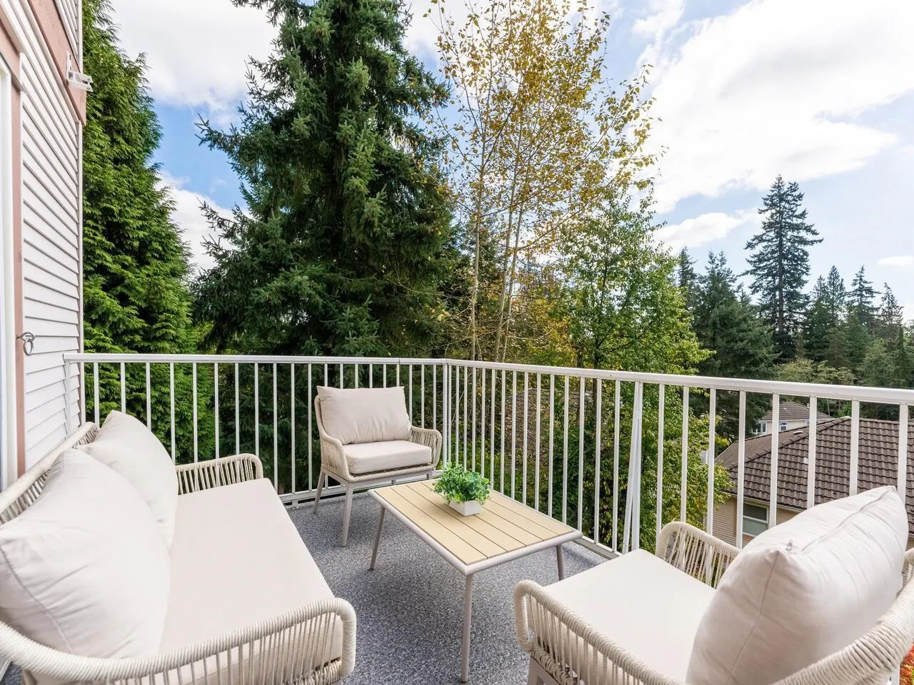 1668 Plateau Crescent