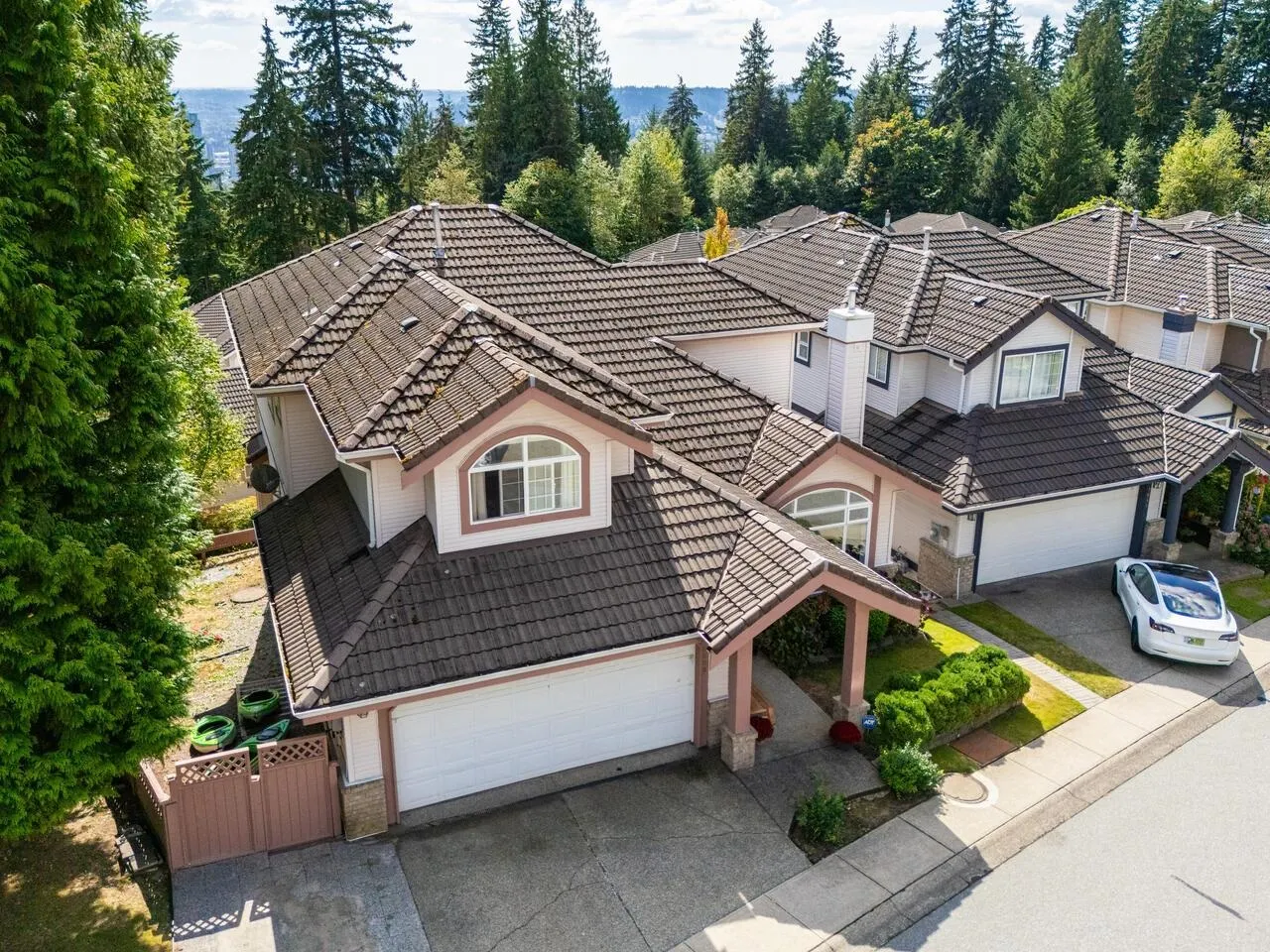 1668 Plateau Crescent