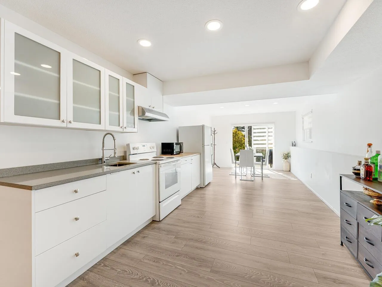 1668 Plateau Crescent