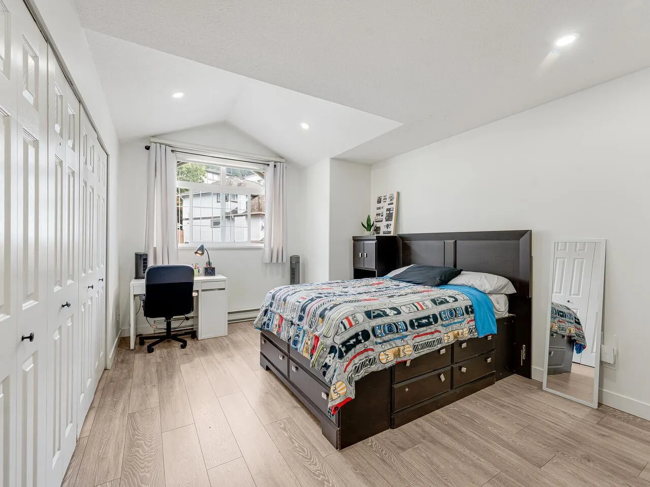 1668 Plateau Crescent