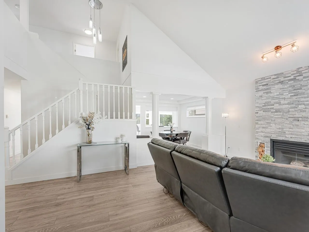 1668 Plateau Crescent