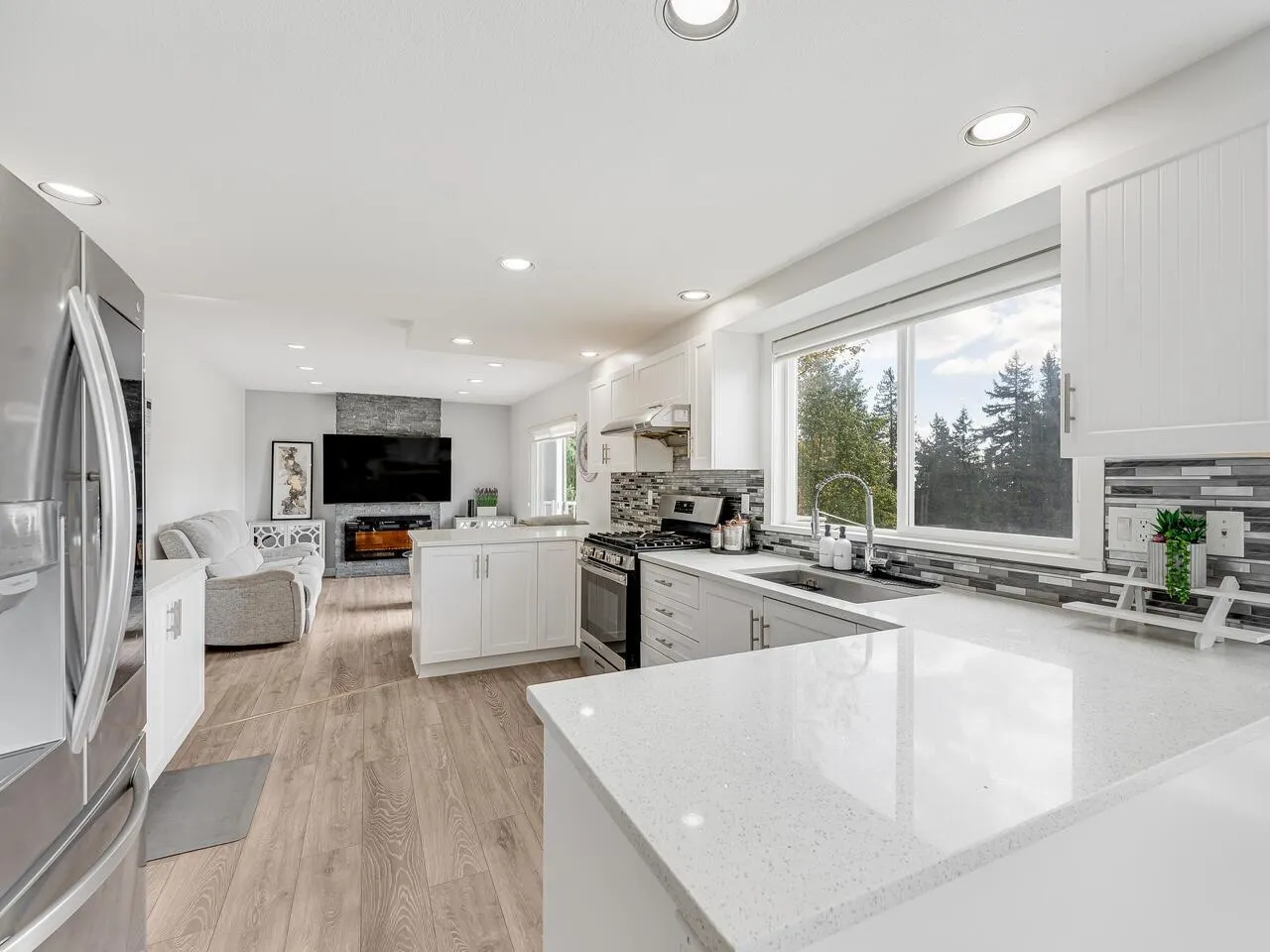 1668 Plateau Crescent