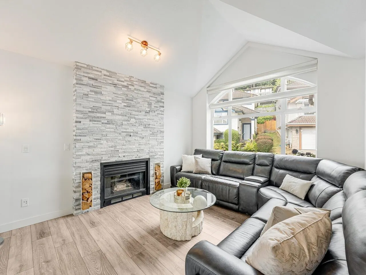 1668 Plateau Crescent