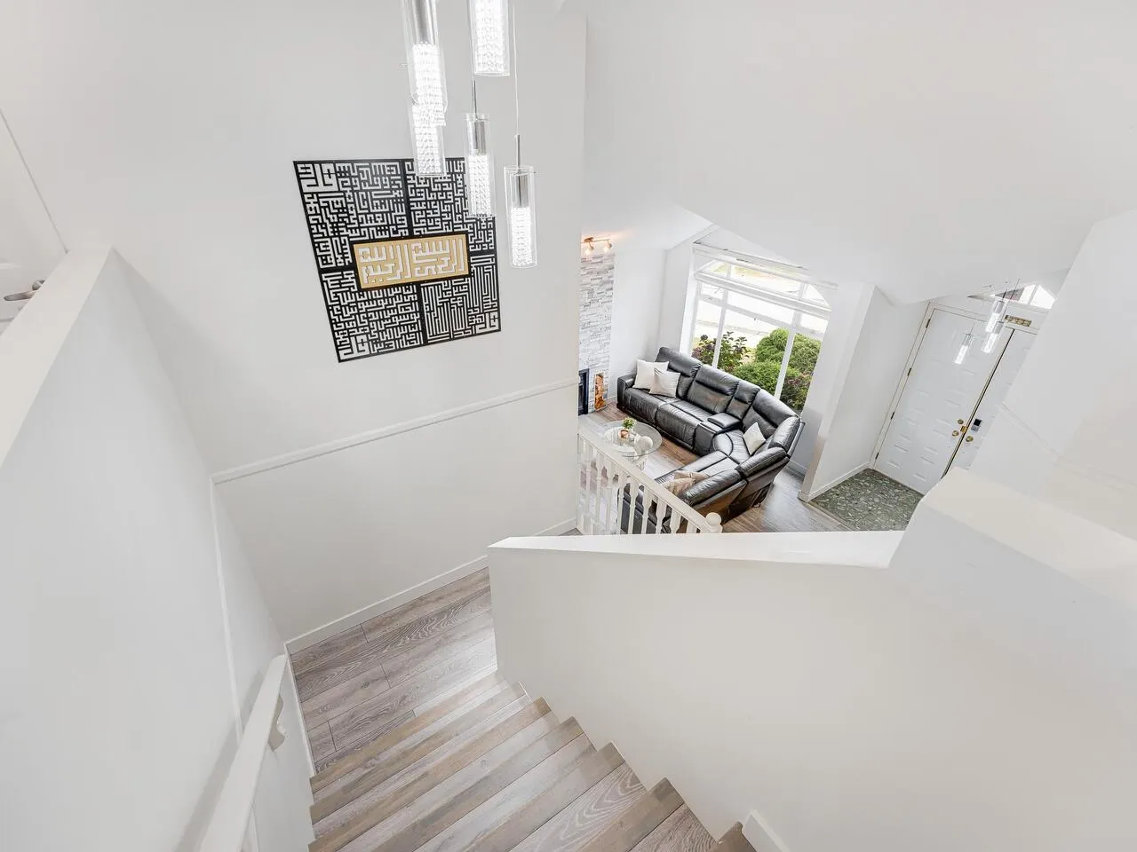 1668 Plateau Crescent