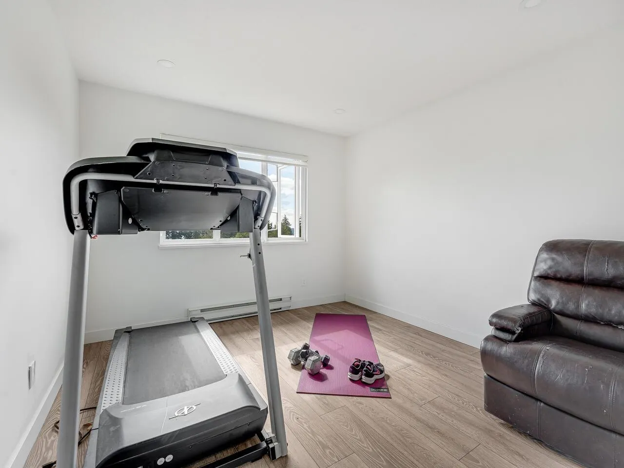 1668 Plateau Crescent
