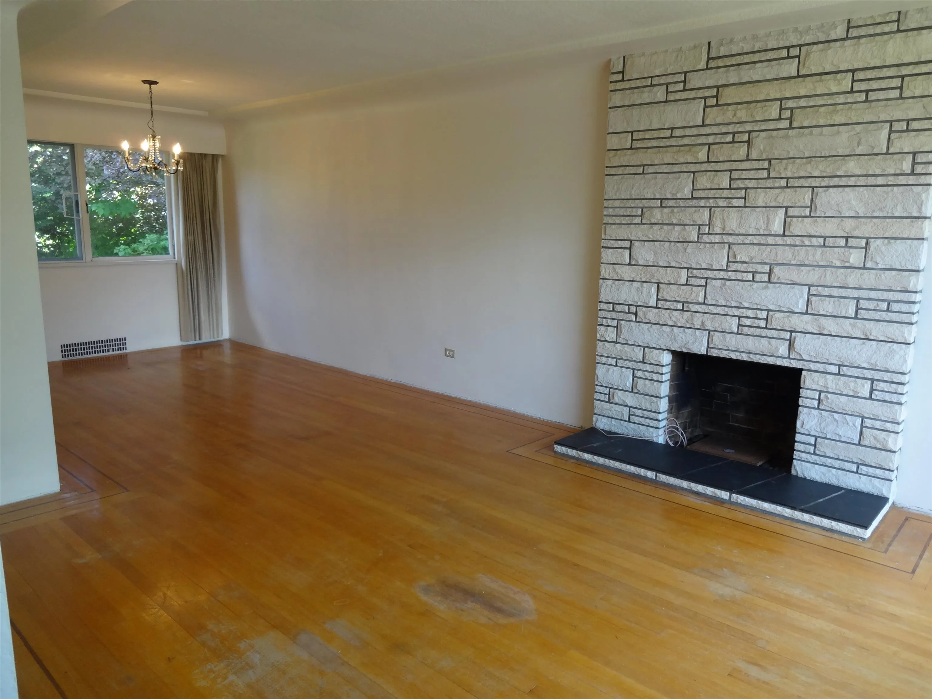 2510 W King Edward Avenue