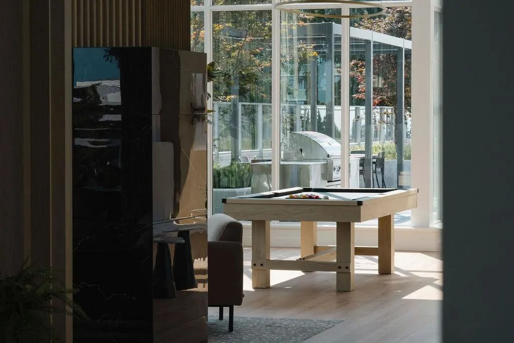 2304 4988 Bennett Street