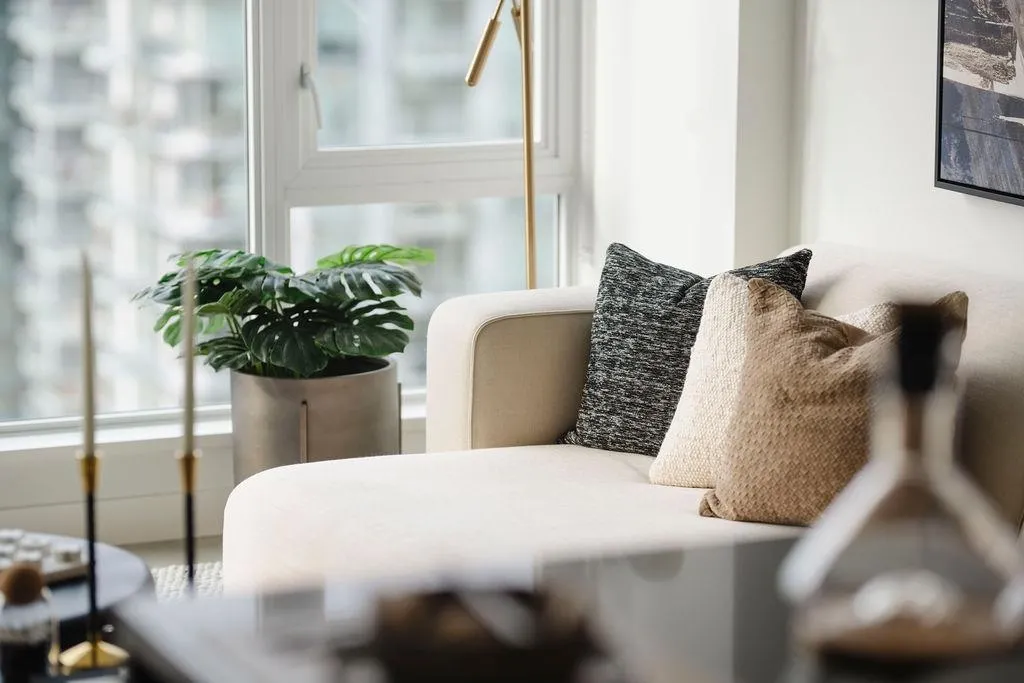 2304 4988 Bennett Street