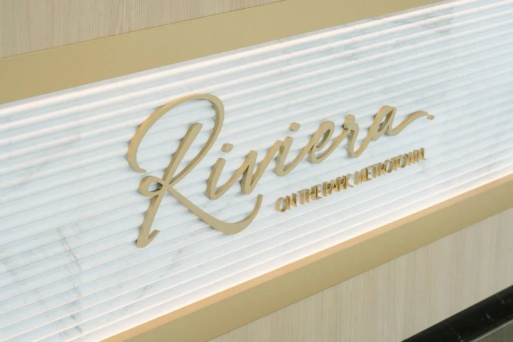 2304 4988 Bennett Street