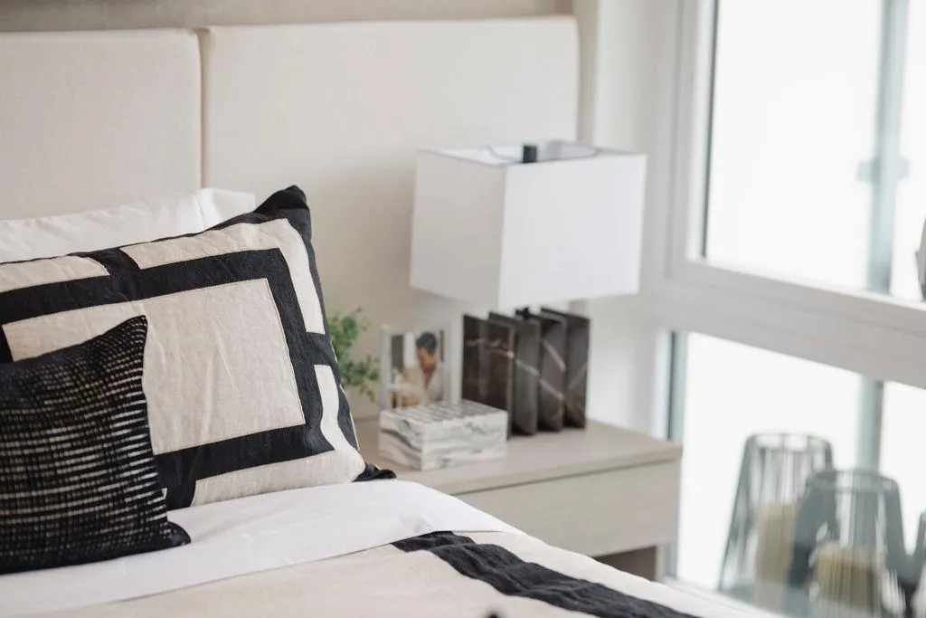 2304 4988 Bennett Street