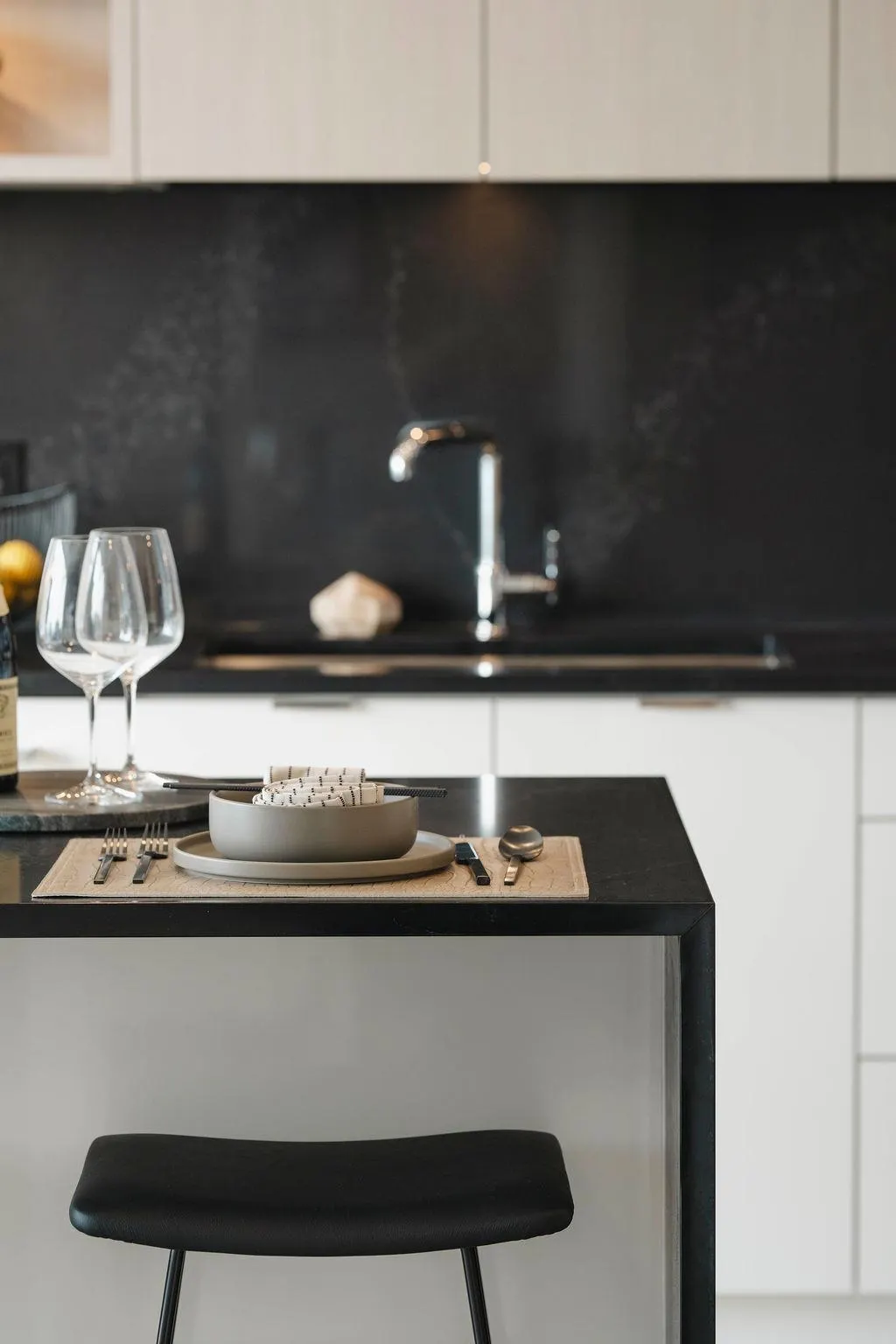 2304 4988 Bennett Street