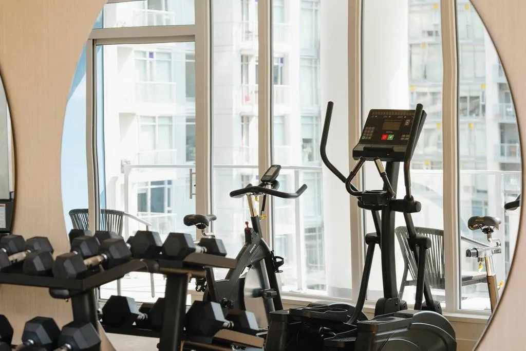 2304 4988 Bennett Street