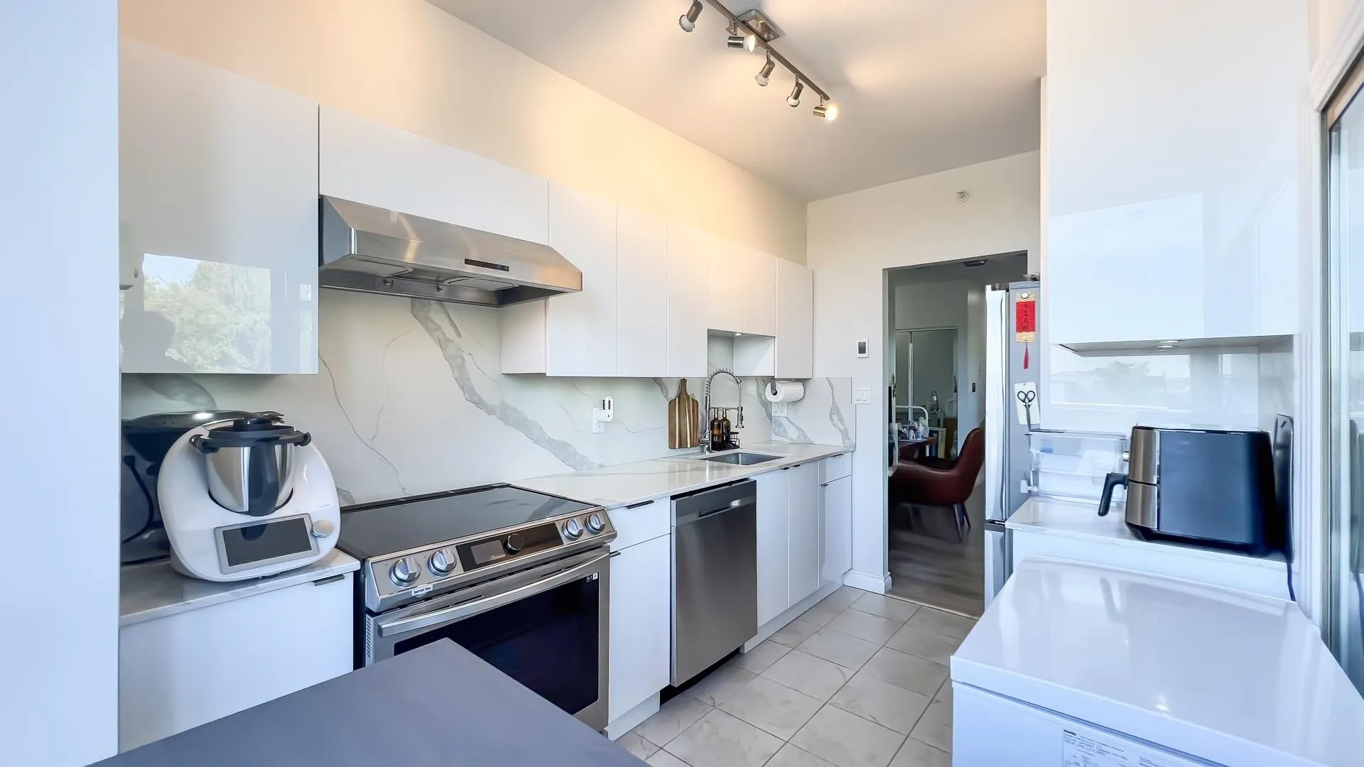 202 2580 Tolmie Street