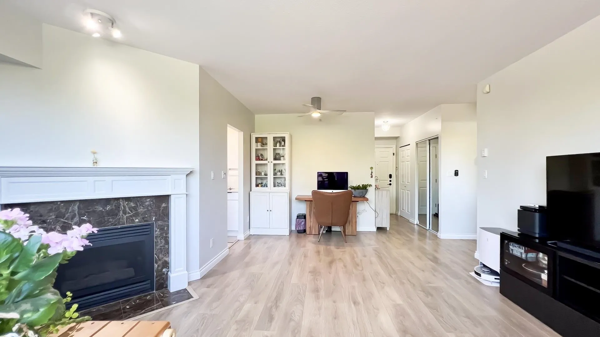 202 2580 Tolmie Street