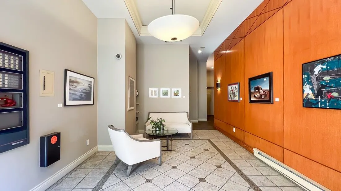 202 2580 Tolmie Street