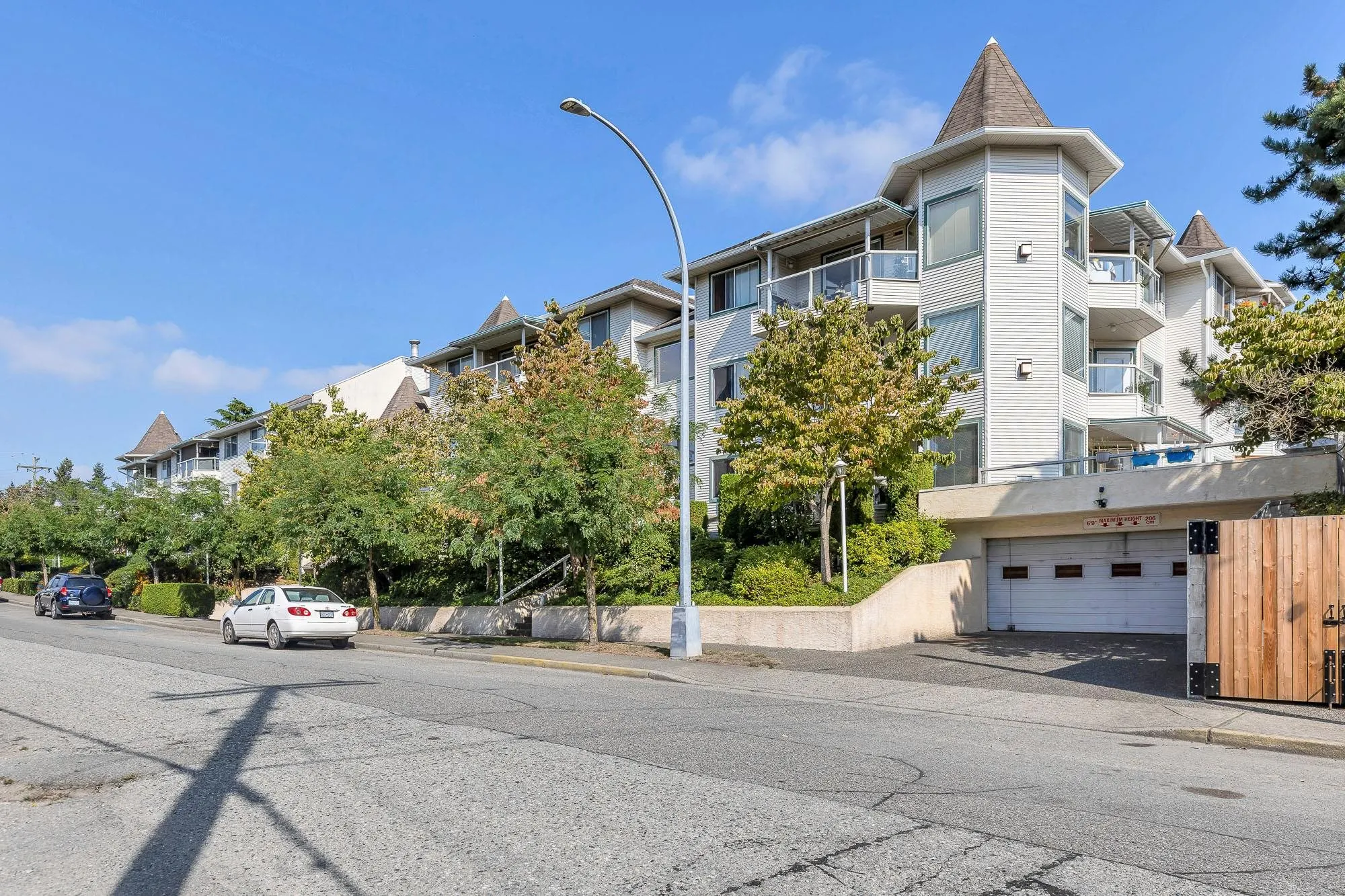 305 7554 Briskham Street