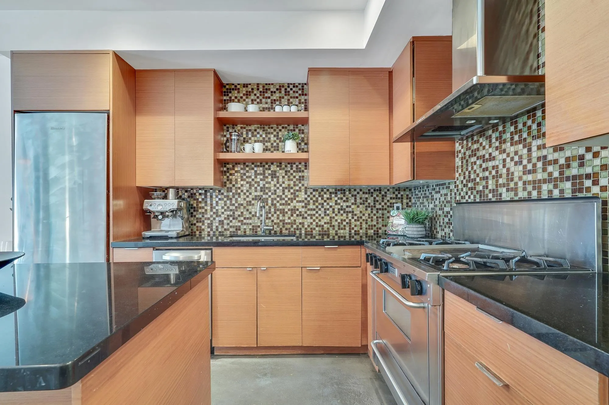 122 3440 W Broadway