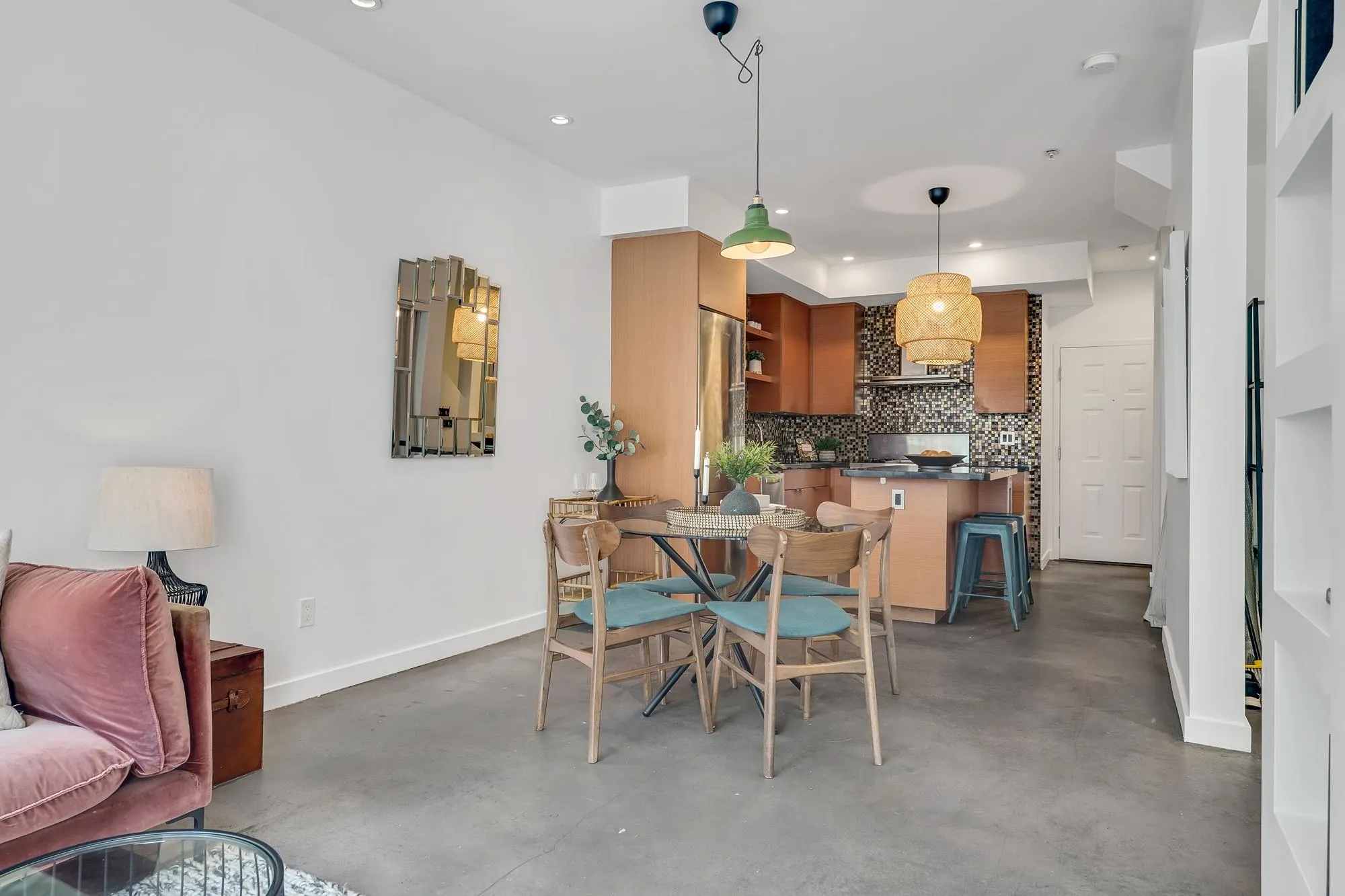 122 3440 W Broadway