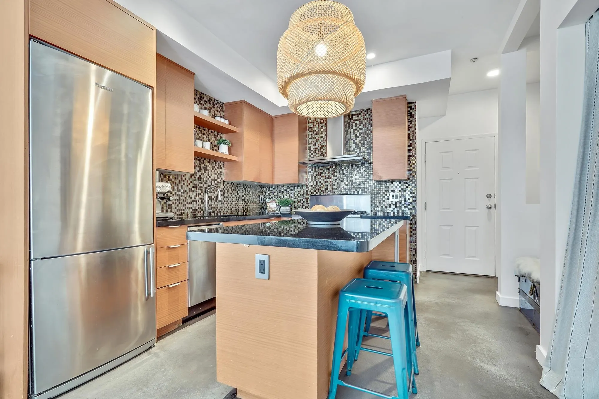 122 3440 W Broadway