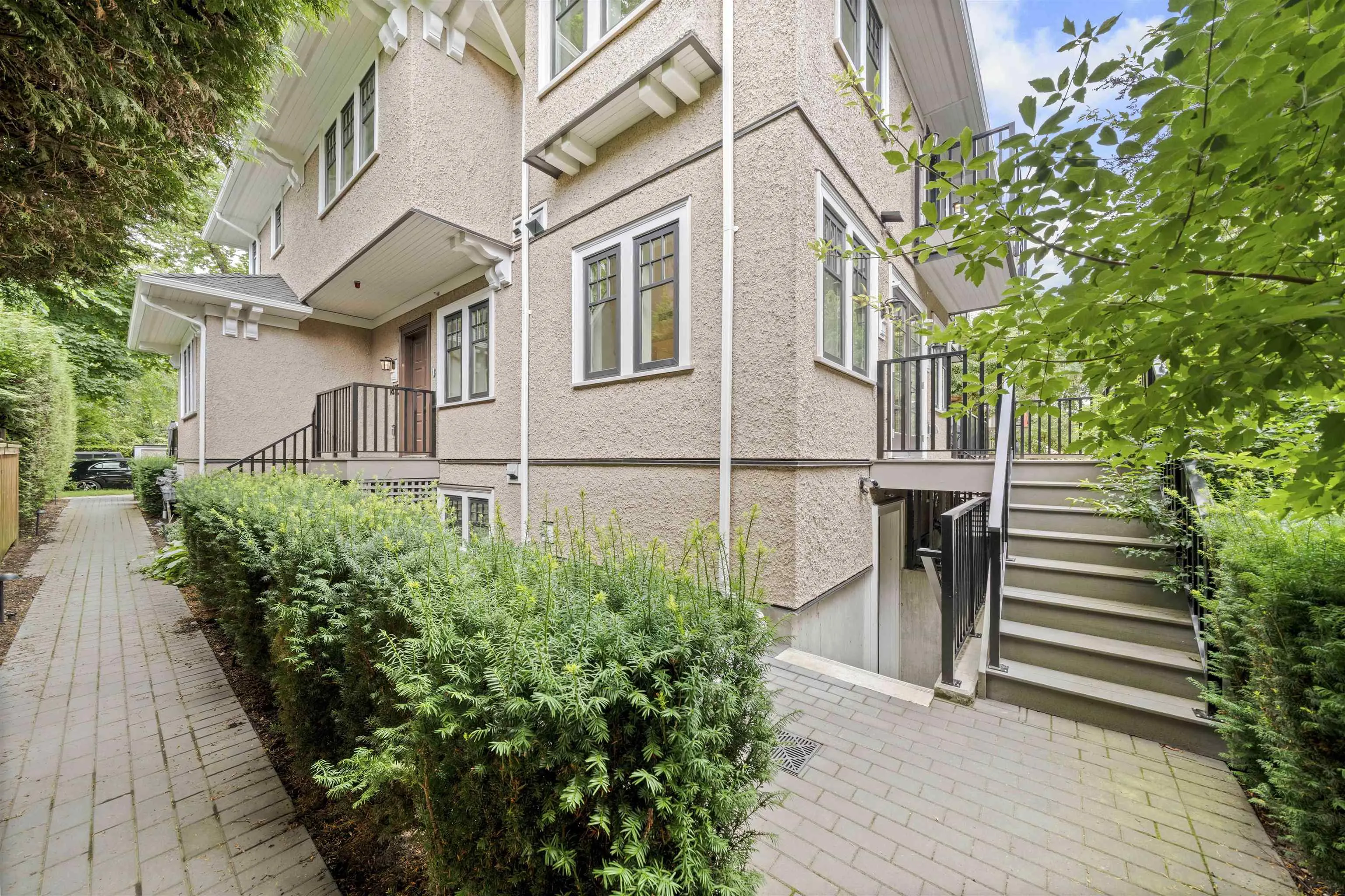 1458 W 45th Avenue