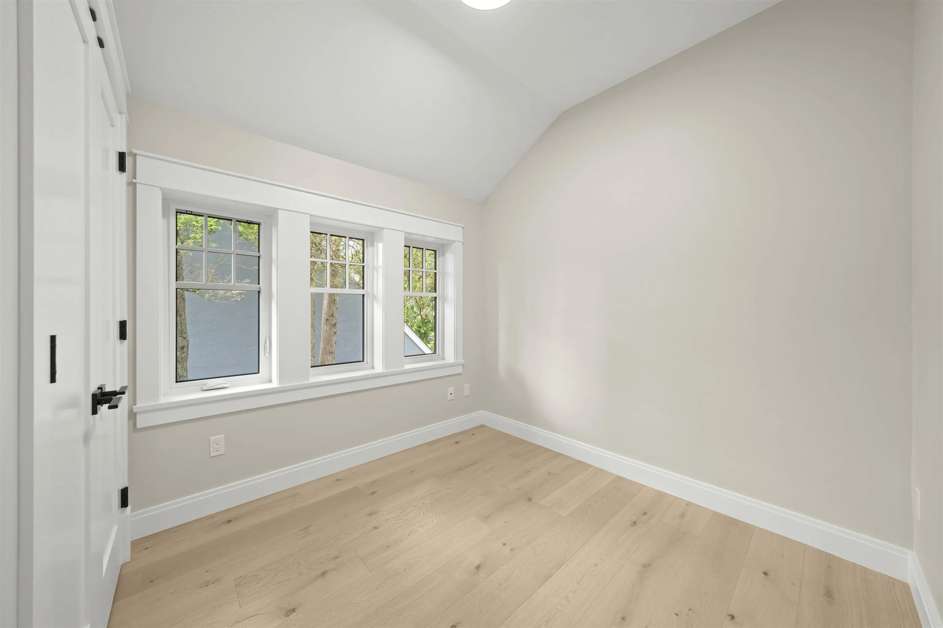 1458 W 45th Avenue