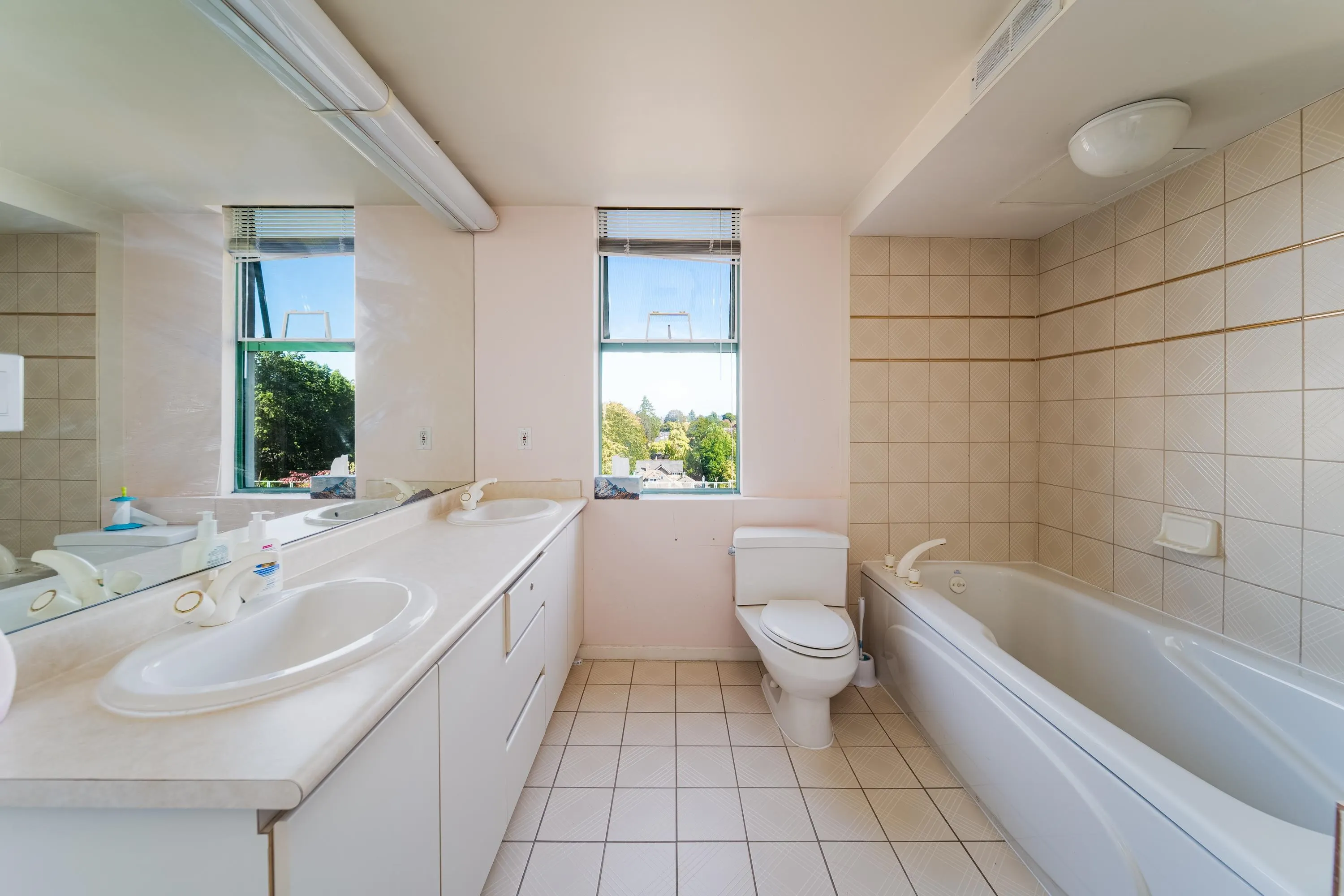 804 518 W 14th Avenue