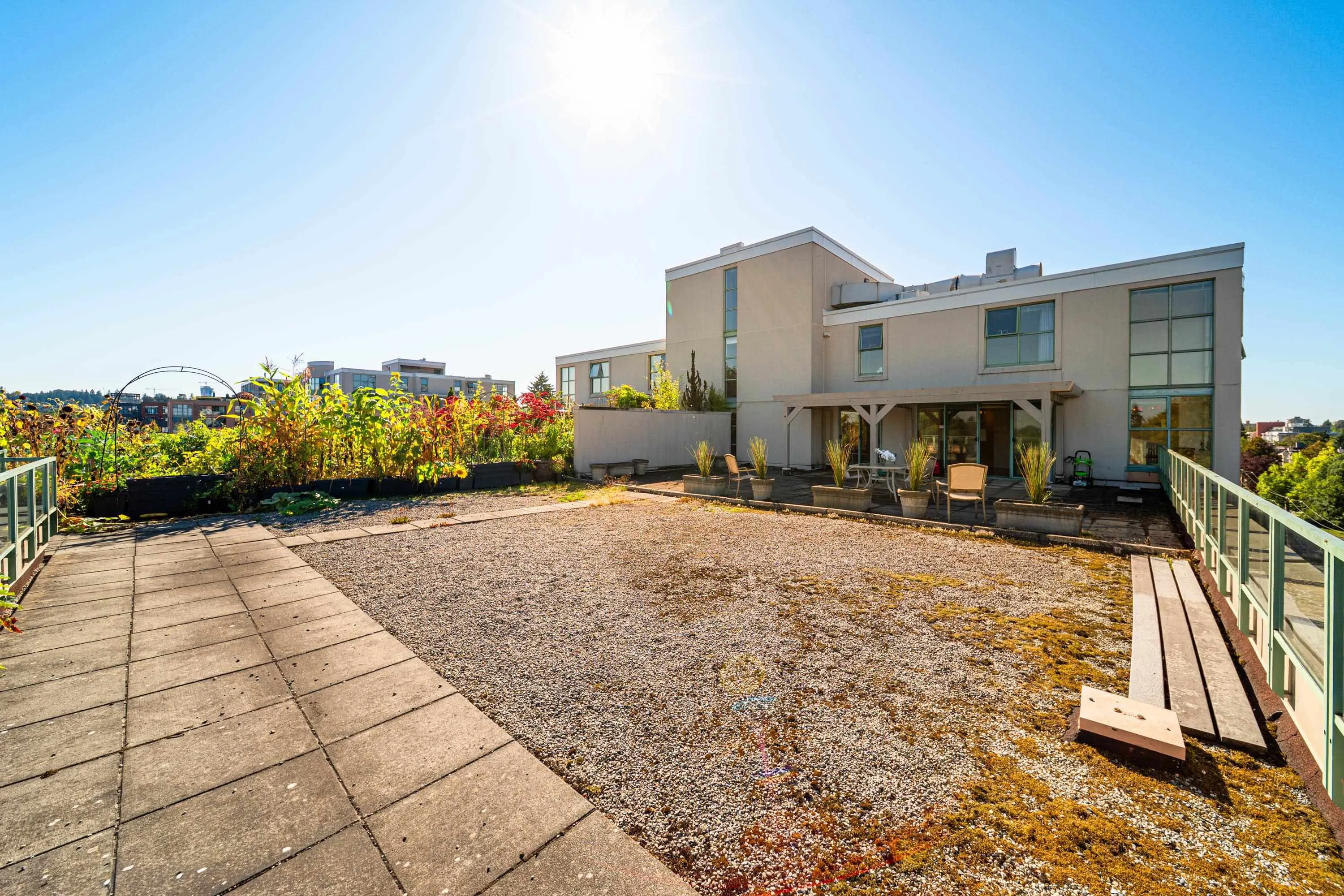 804 518 W 14th Avenue