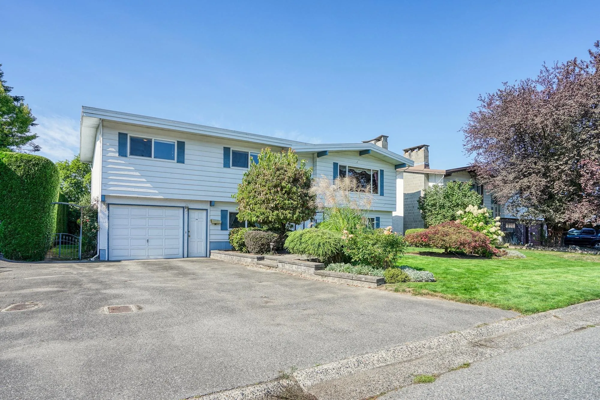 6075 Glengarry Drive