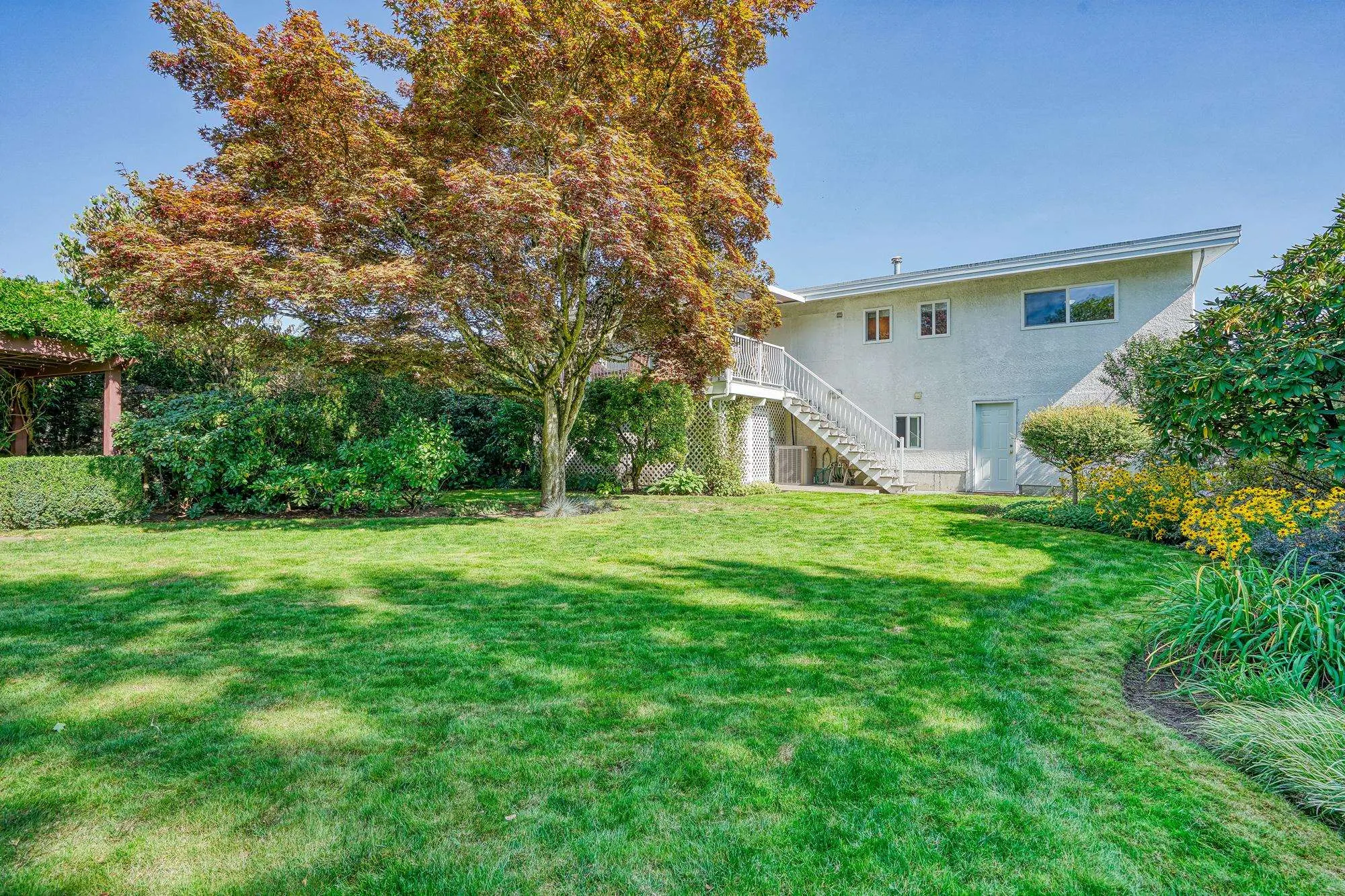 6075 Glengarry Drive