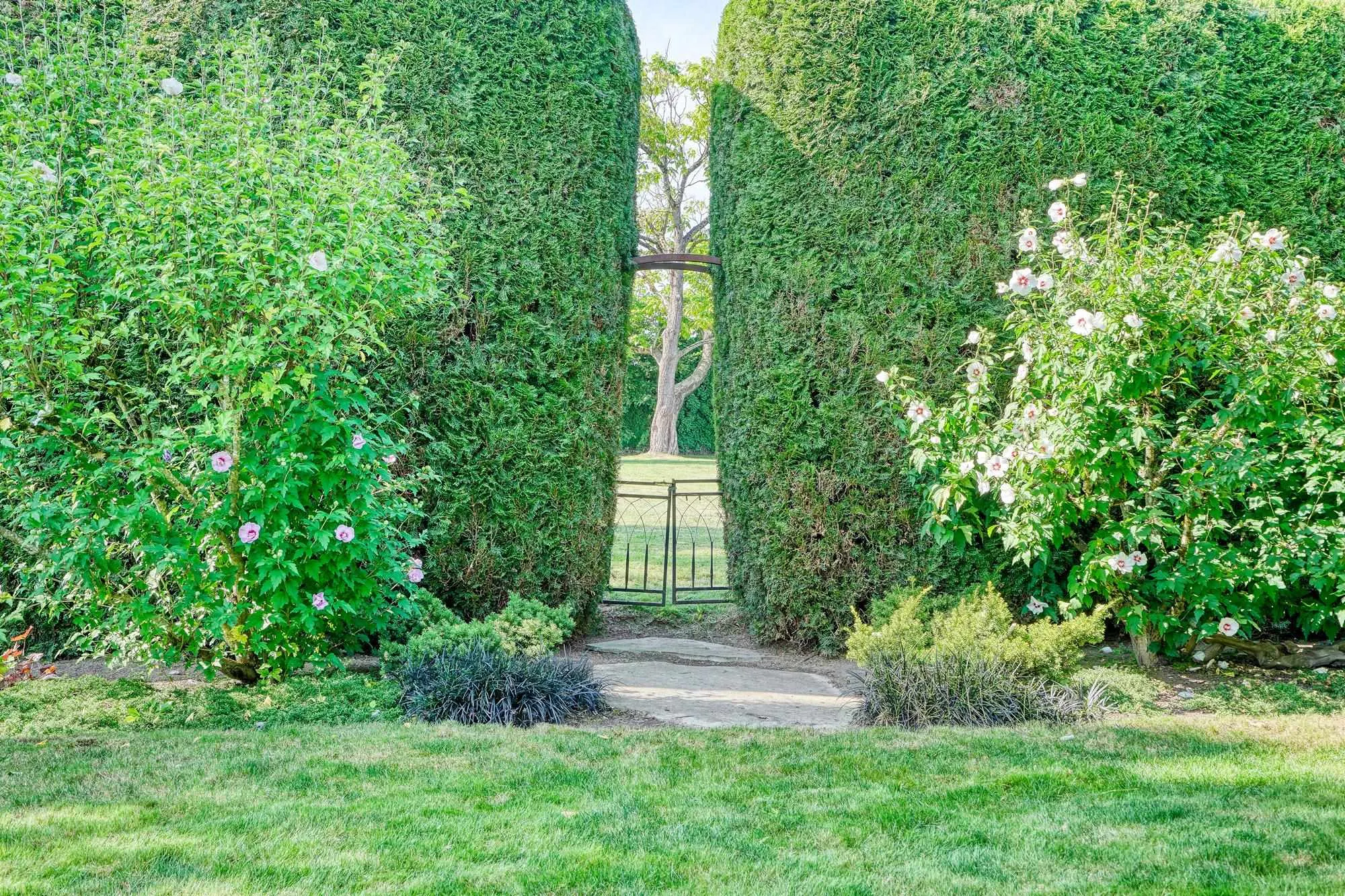 6075 Glengarry Drive