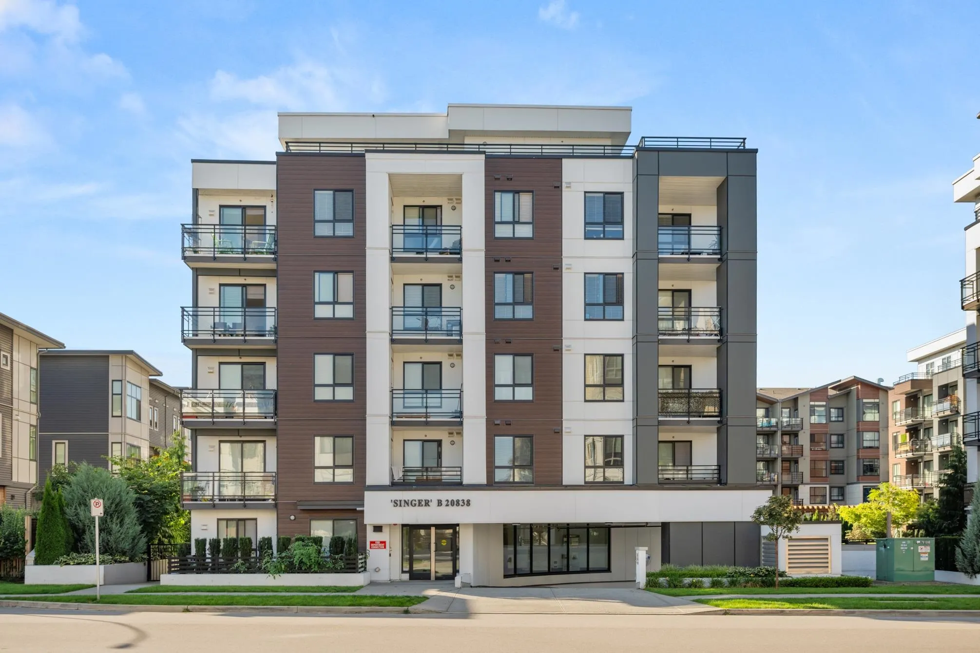 B512 20838 78b Avenue