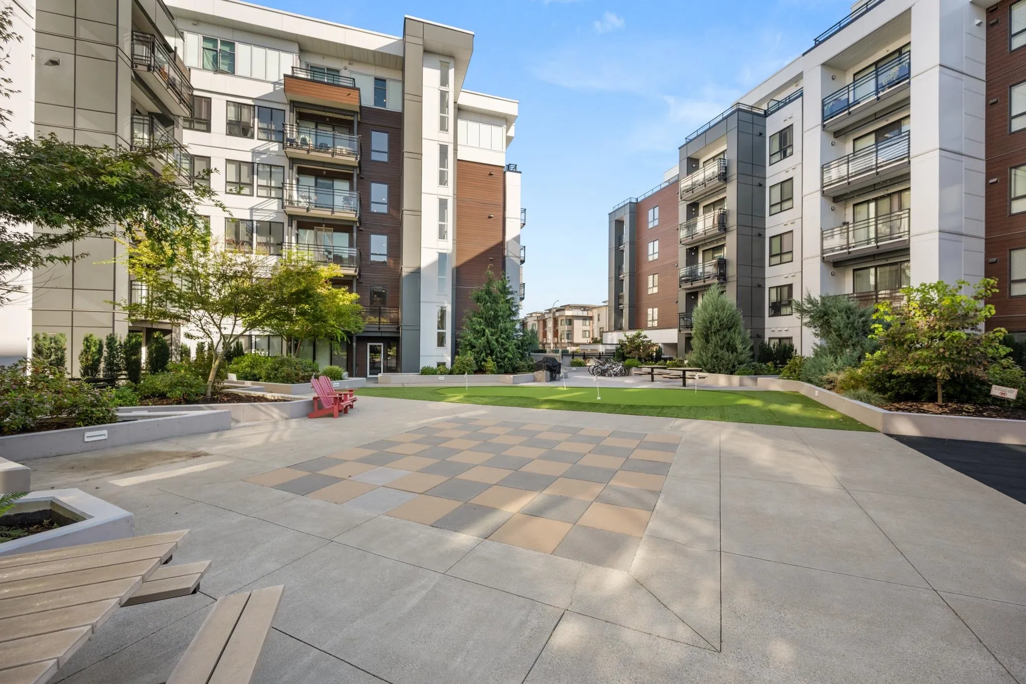 B512 20838 78b Avenue
