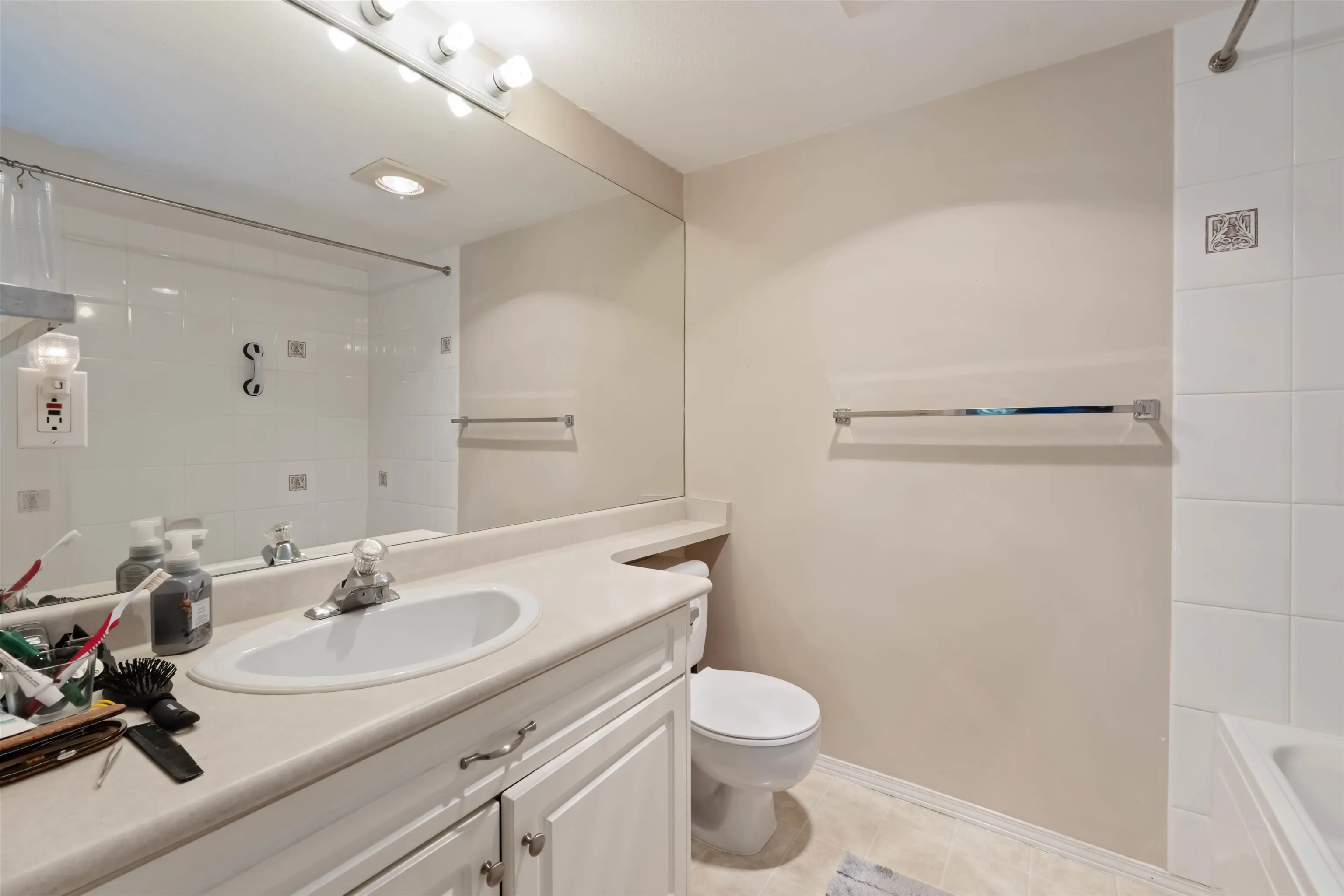 113 3176 Gladwin Road