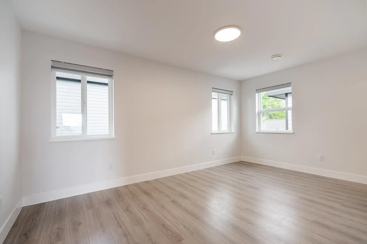 947 Walls Avenue