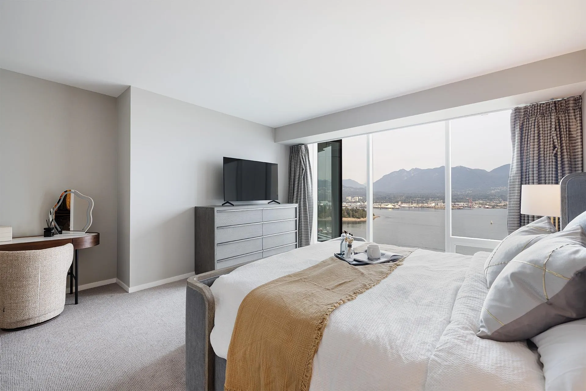 3307 1011 W Cordova Street