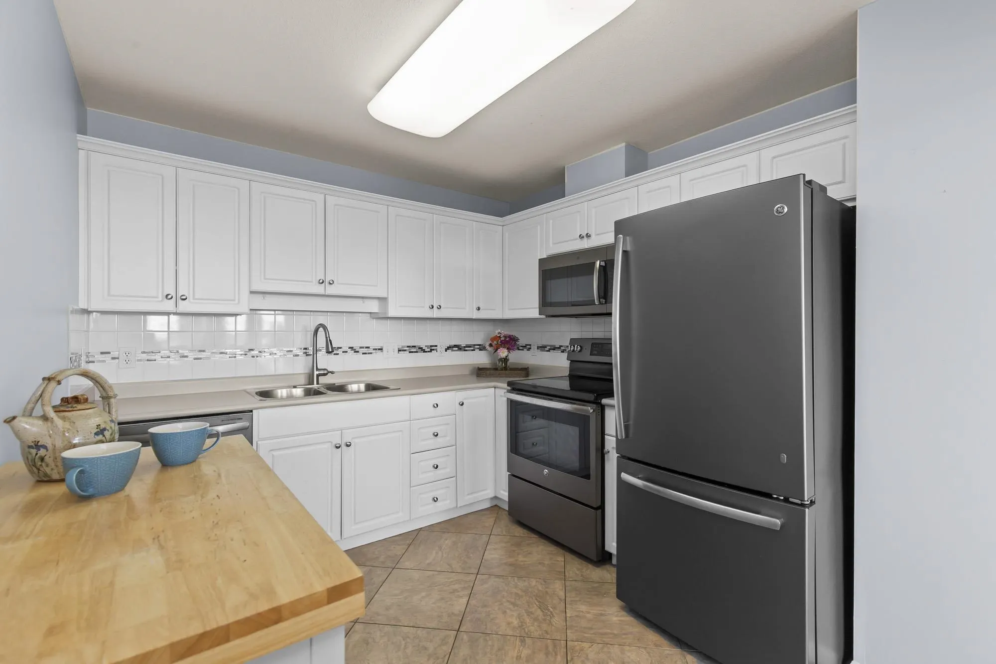 310 33150 4 Avenue