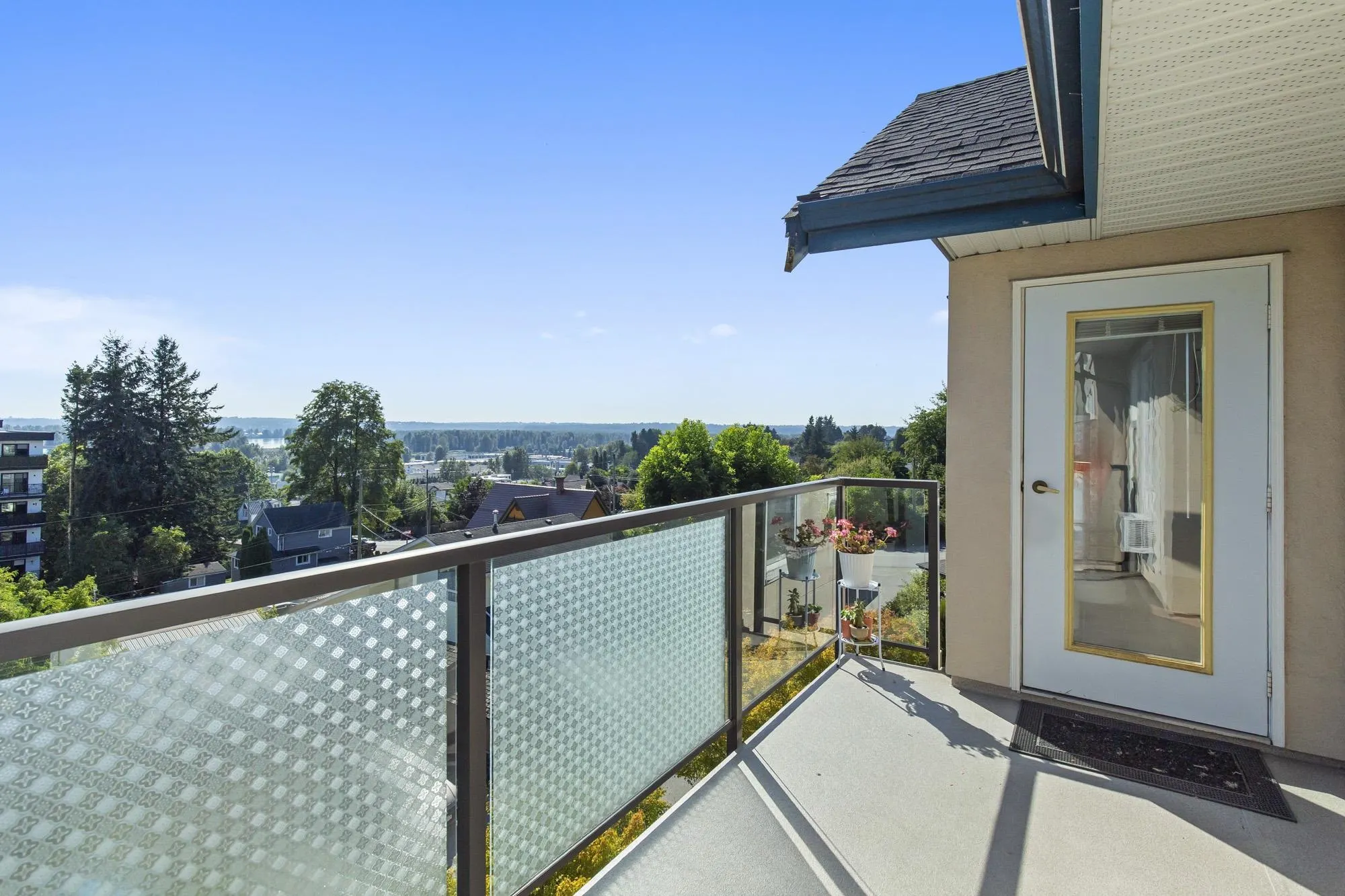 310 33150 4 Avenue