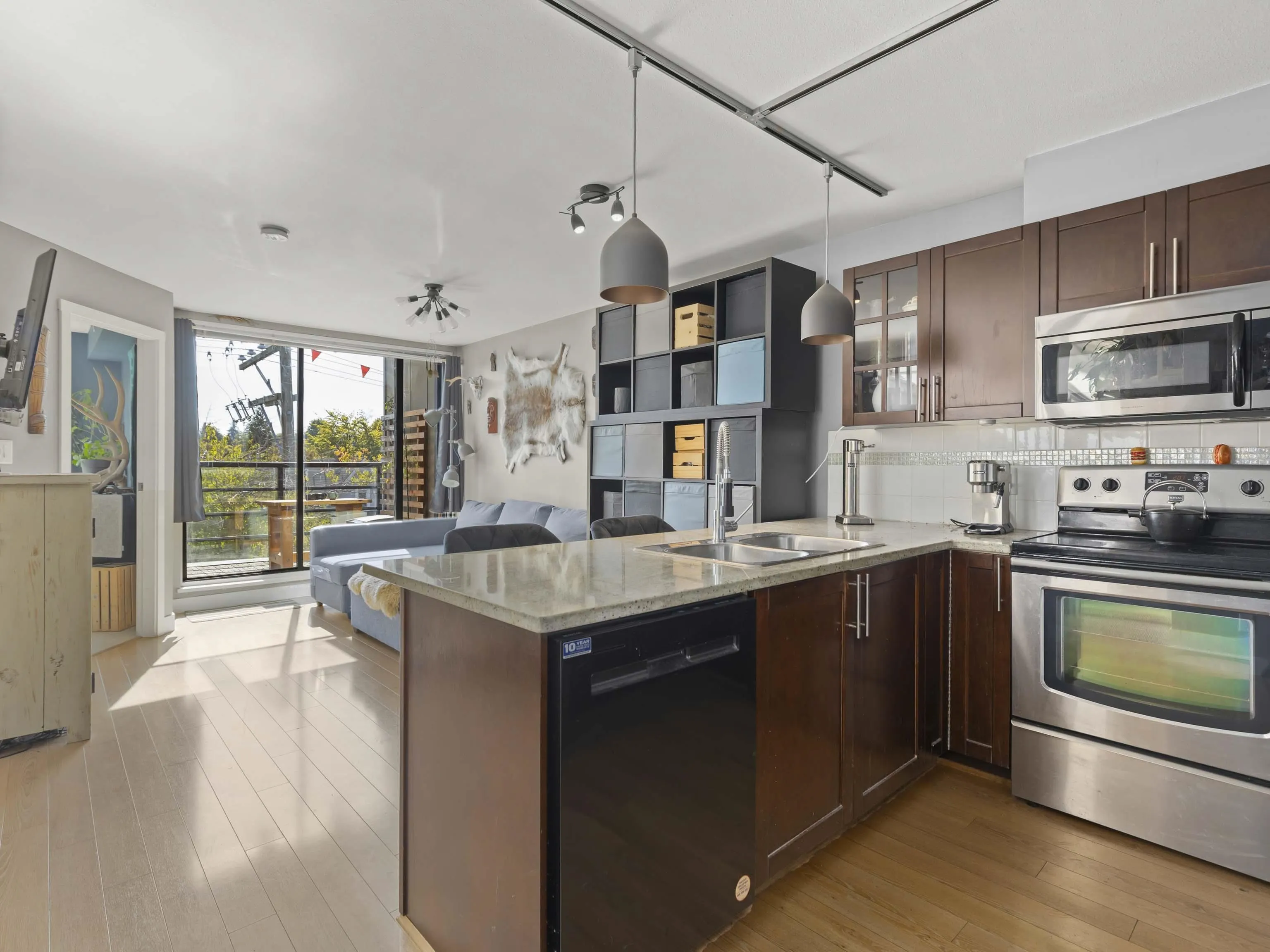 PH20 2150 E Hastings Street