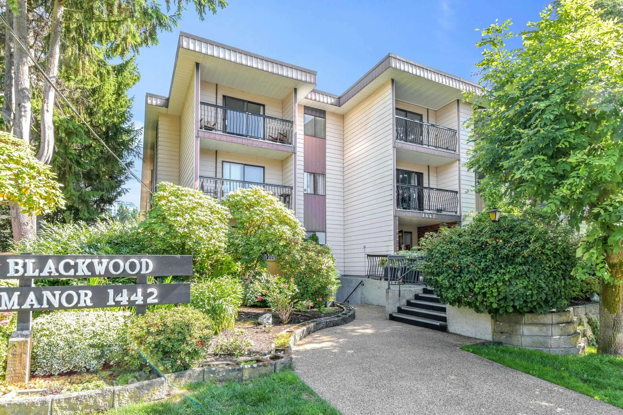 302 1442 Blackwood Street