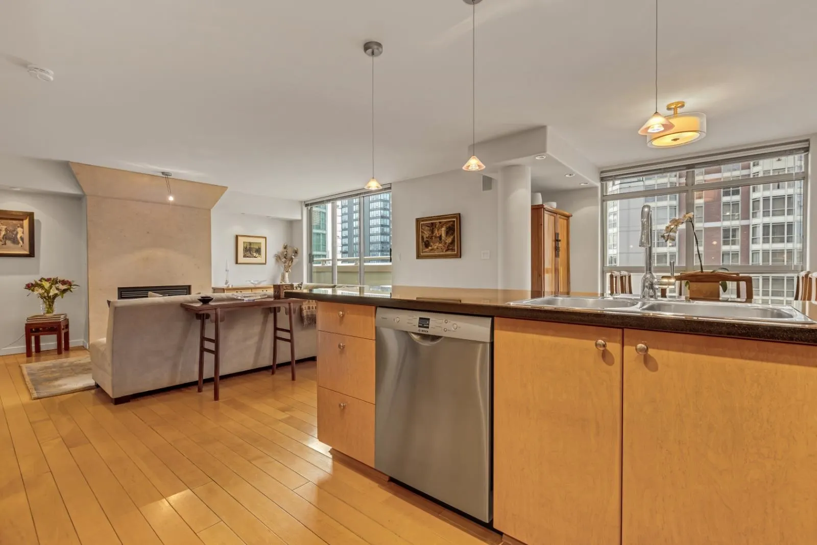 1404 819 Hamilton Street