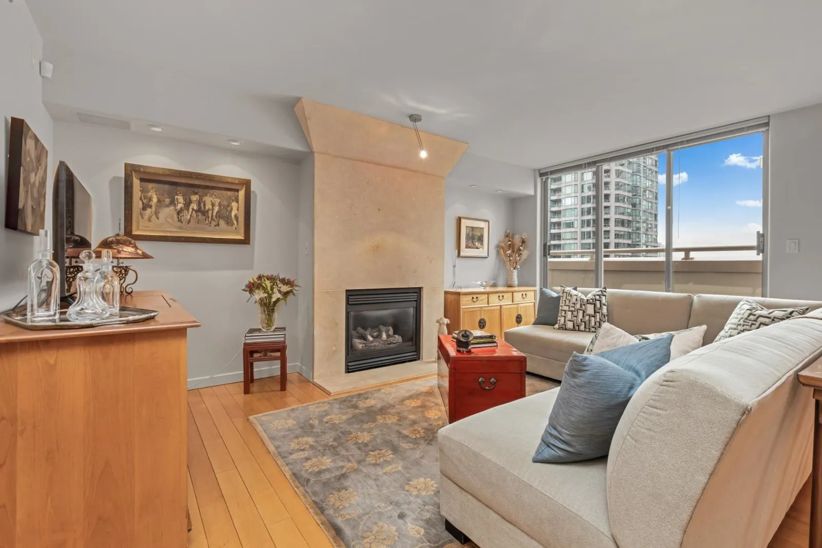 1404 819 Hamilton Street