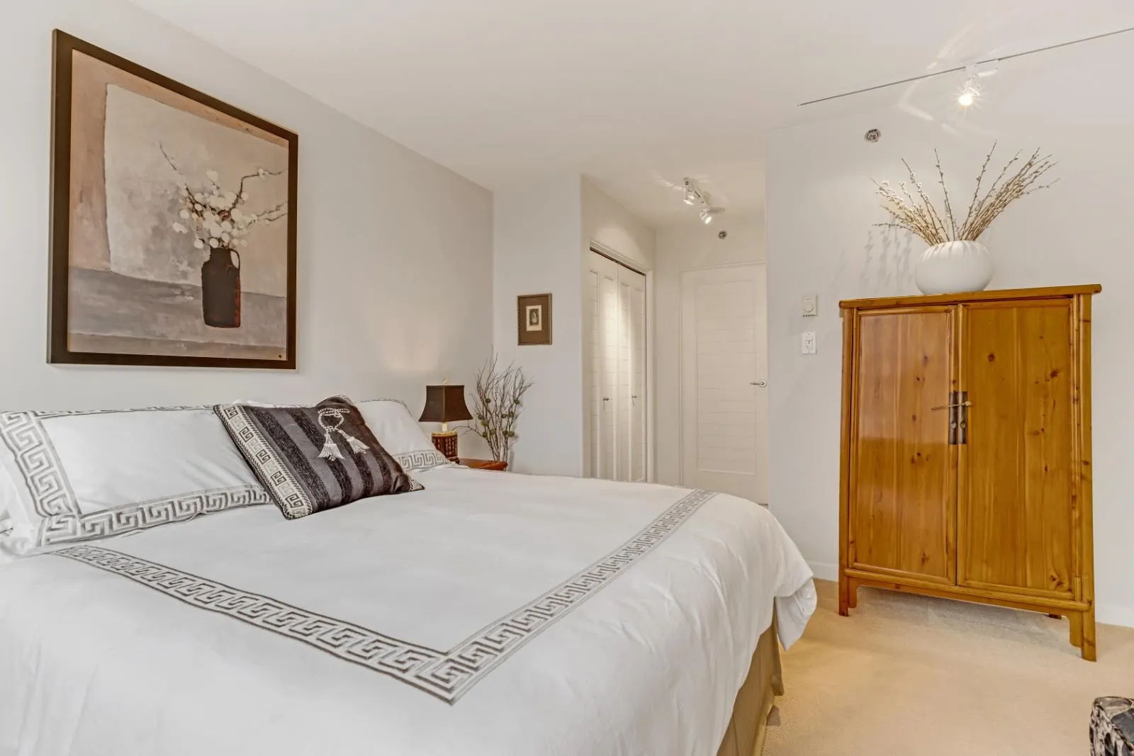 1404 819 Hamilton Street