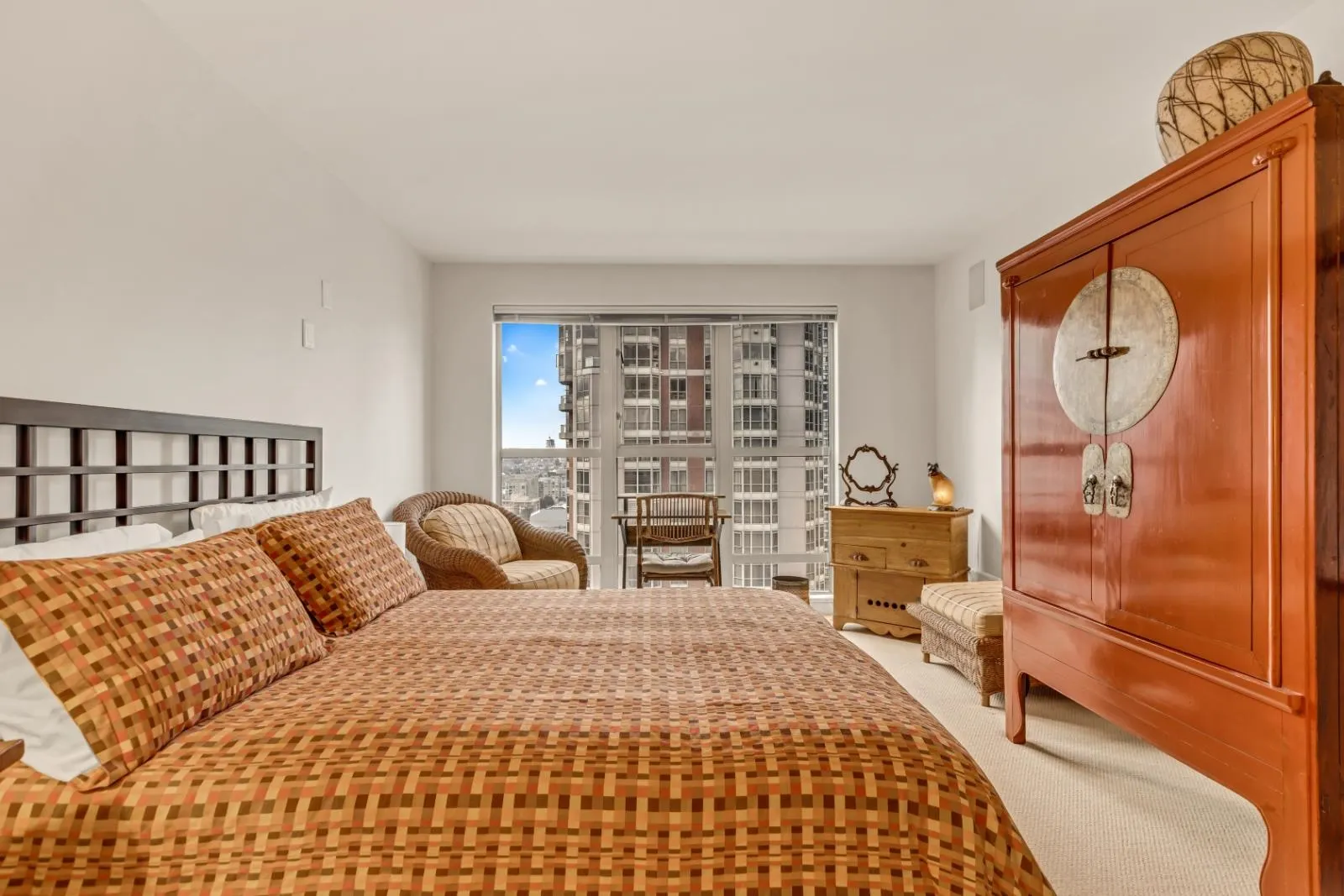 1404 819 Hamilton Street