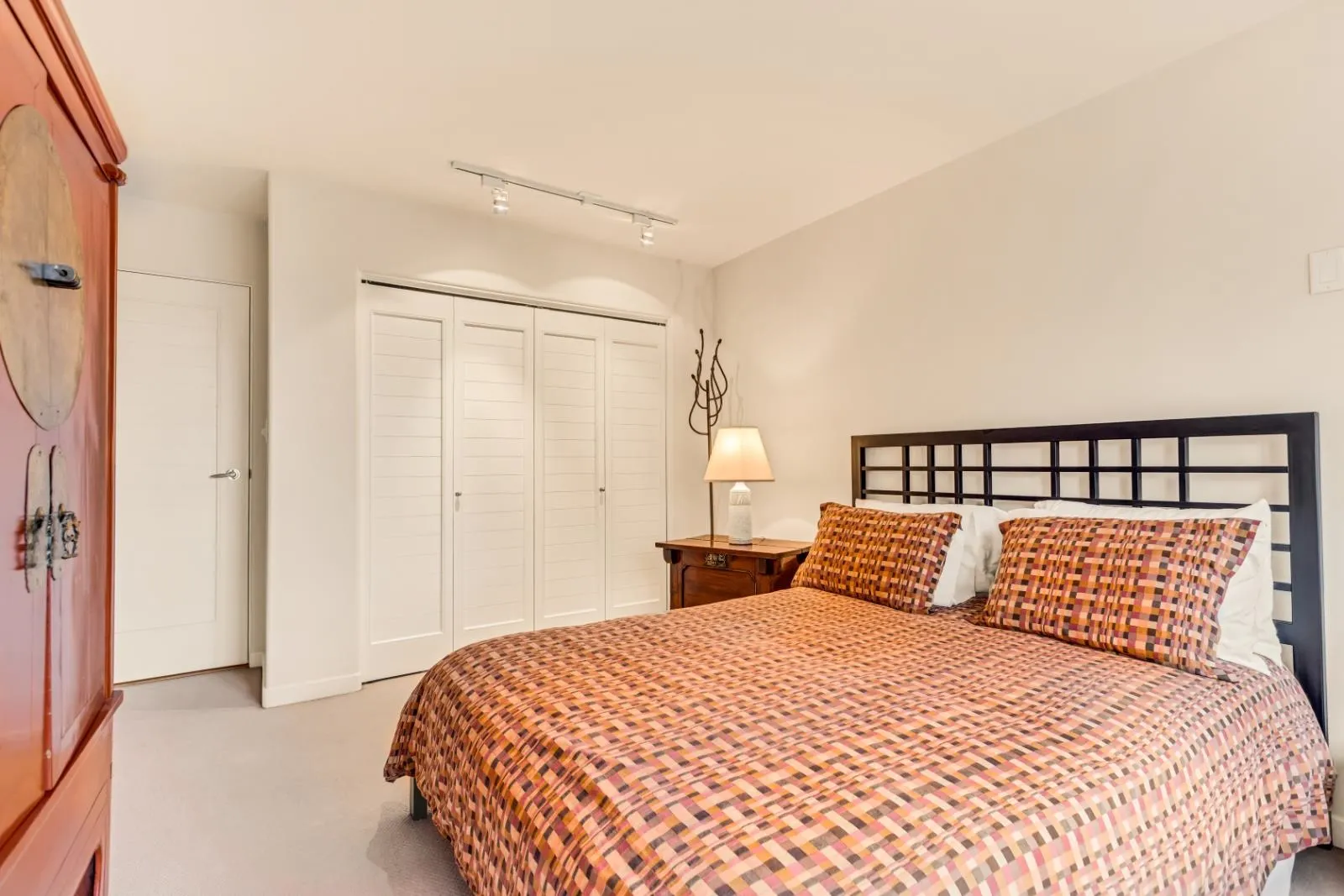 1404 819 Hamilton Street